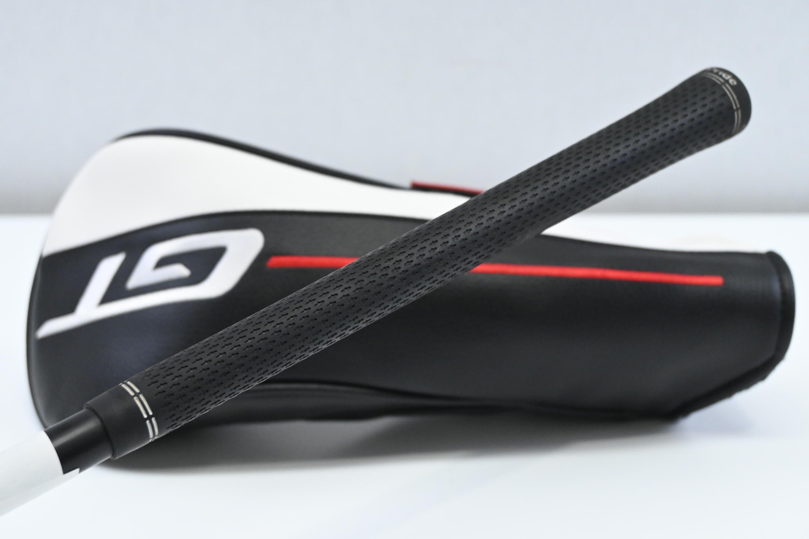 Titleist GT2 Driver / 10 Degree / Stiff Flex HZRDUS Gen4 Red CB 50 Shaft