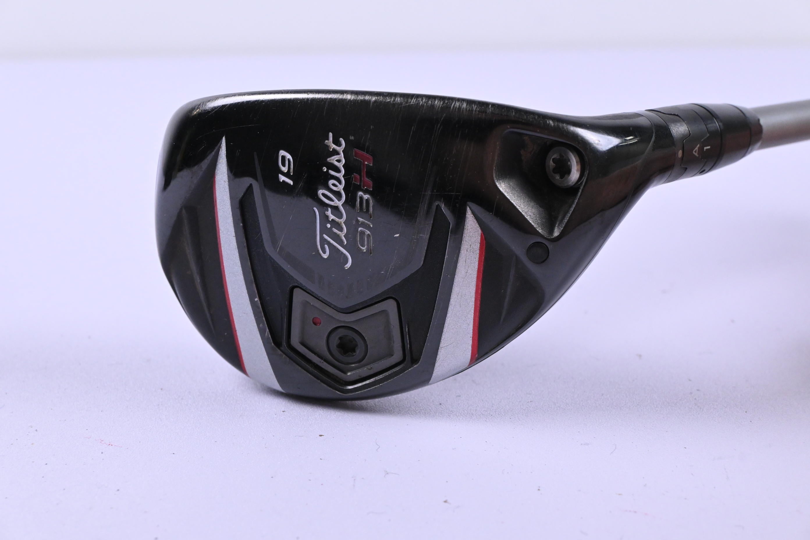 Titleist 913H #3 Hybrid / 19 Degree / Regular Flex Diamana M+ Red 60 Shaft