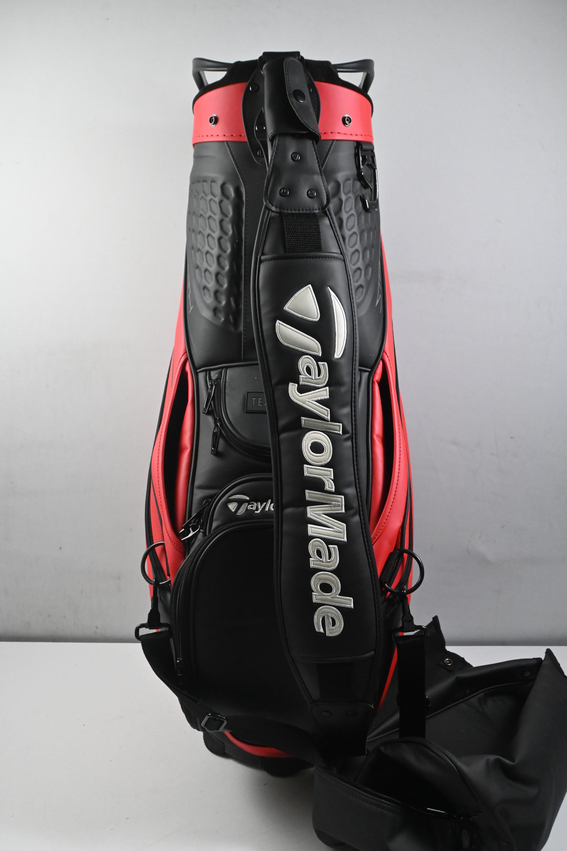 Taylormade Stealth Tour Bag / 6-Way Divider / Red & Black