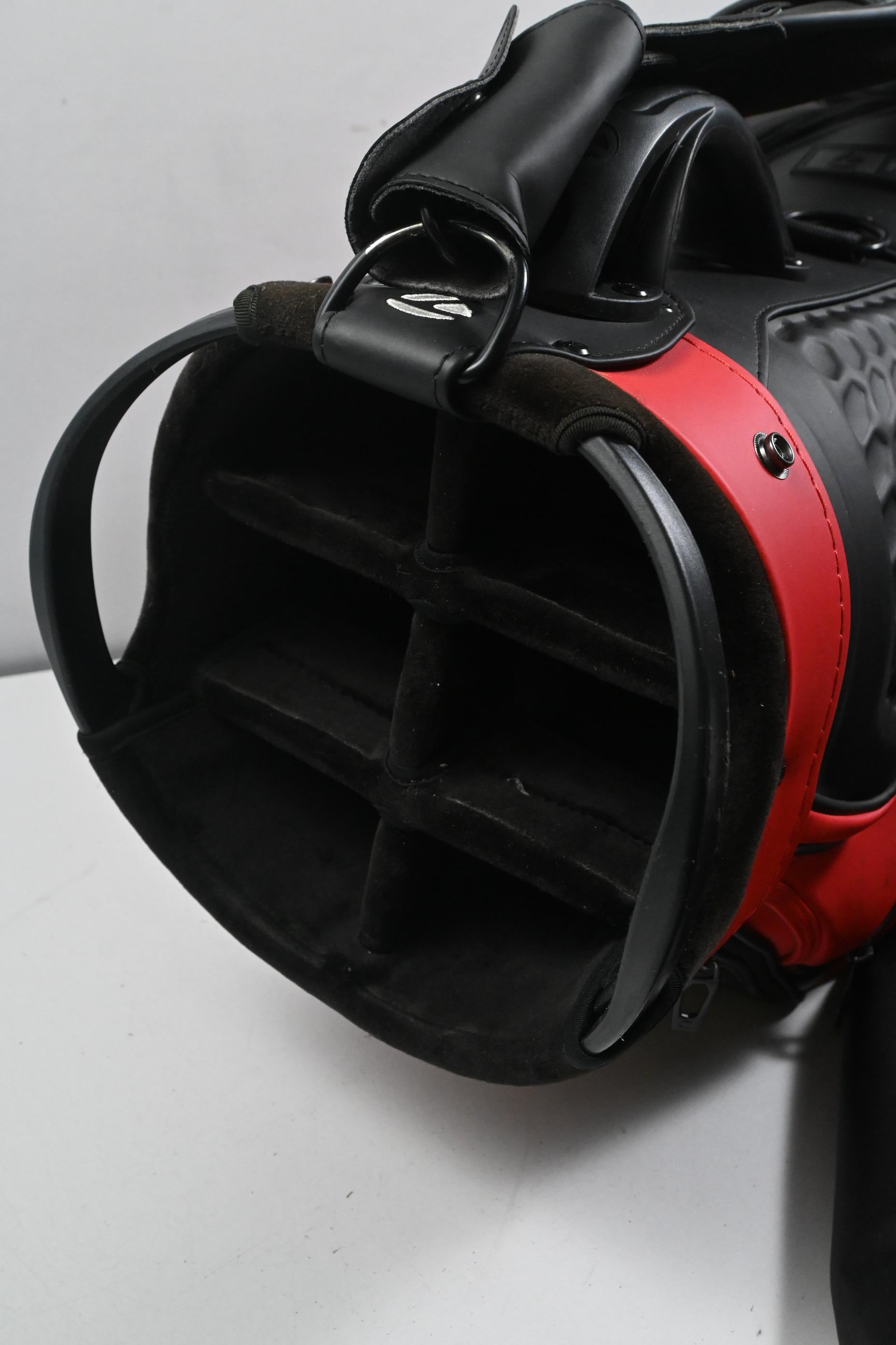 Taylormade Stealth Tour Bag / 6-Way Divider / Red & Black