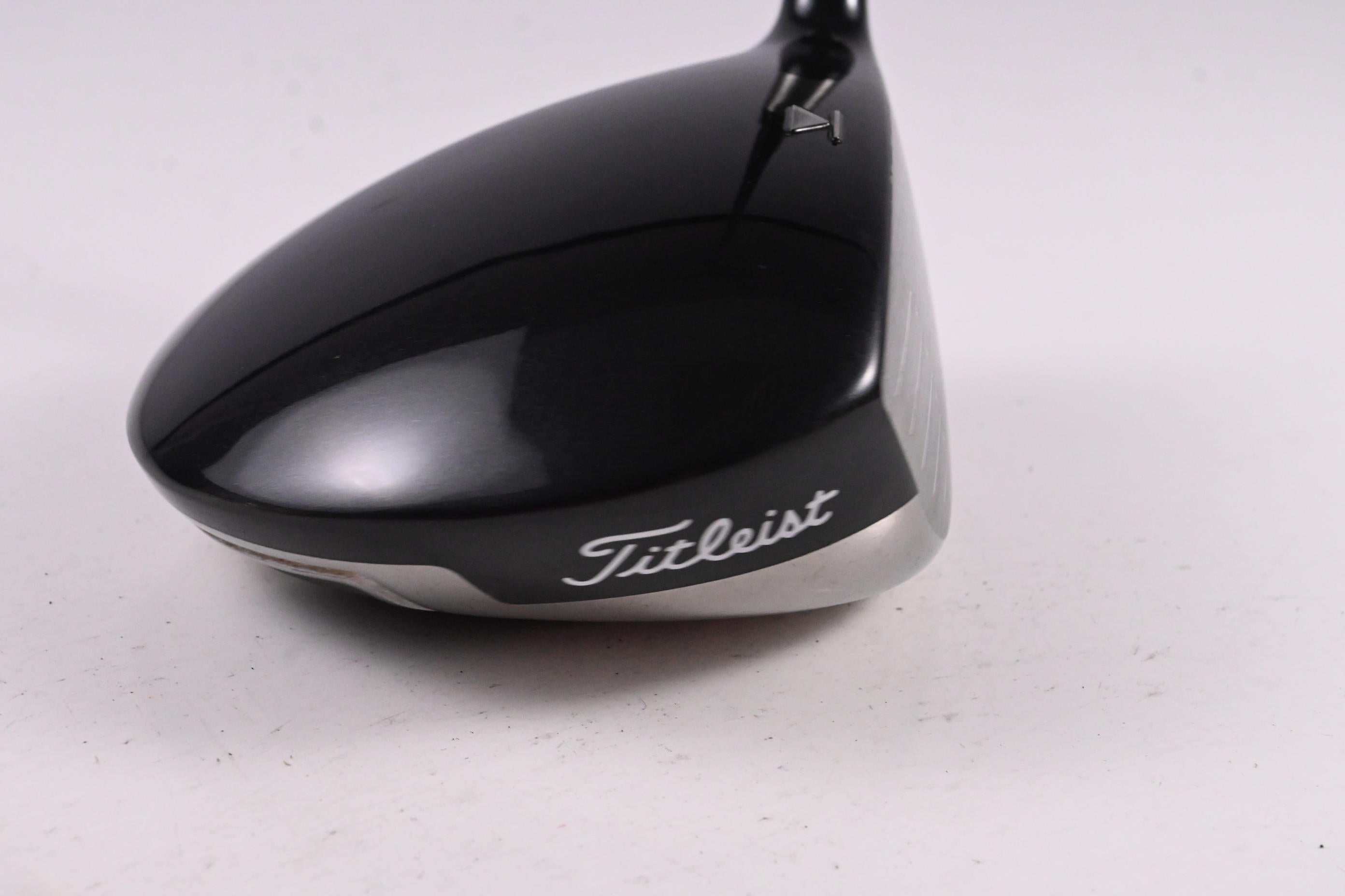 Titleist 909 D2 Driver / 9.5 Degree / Stiff Flex Aldila Voodoo Shaft