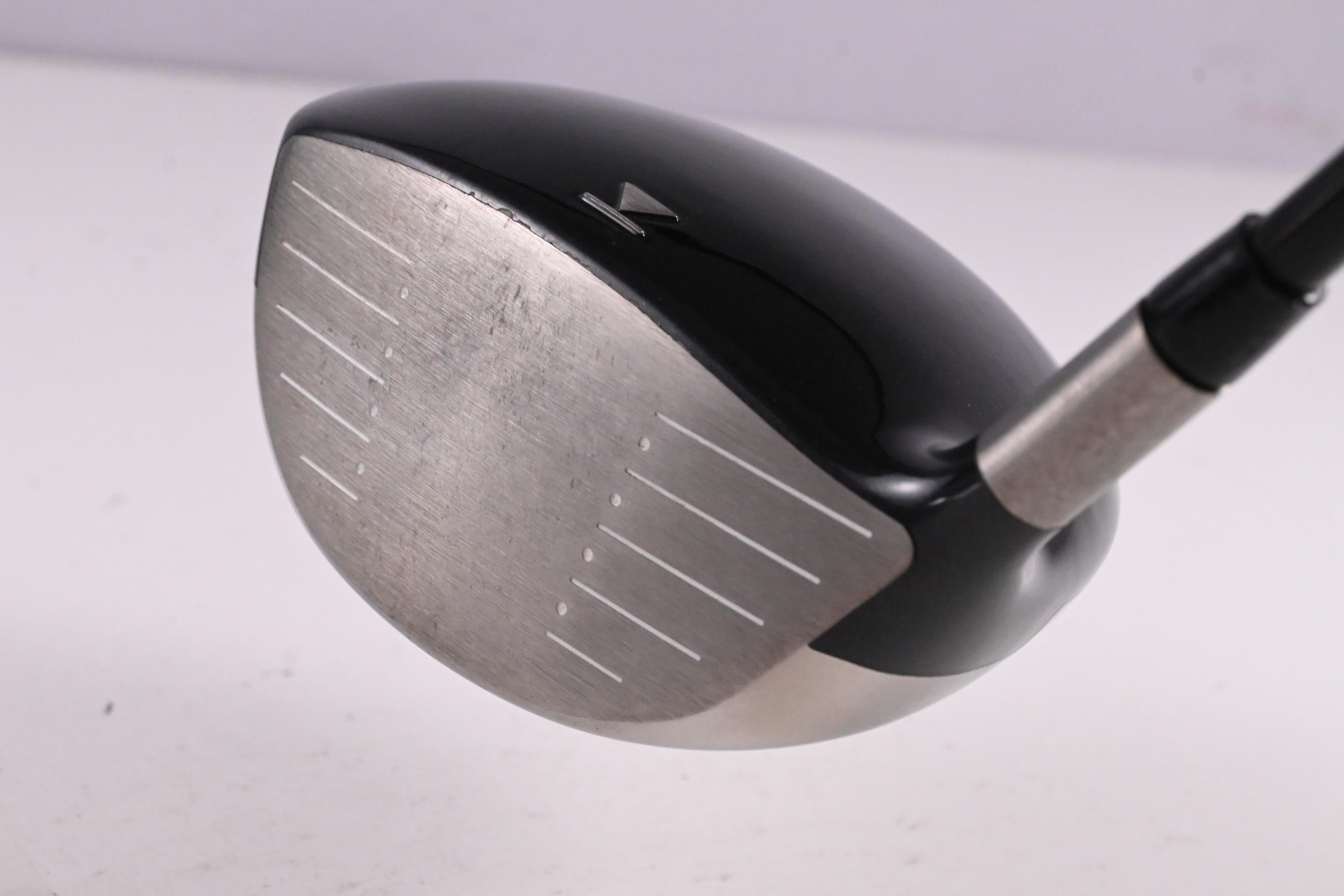 Titleist 909 D2 Driver / 9.5 Degree / Stiff Flex Aldila Voodoo Shaft