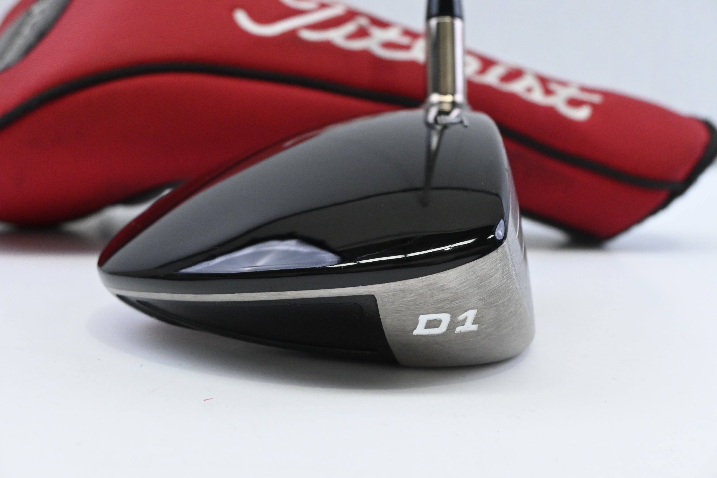 Titleist 907 D1 Driver / 10.5 Degree / Stiff Flex Diamana 65 Shaft