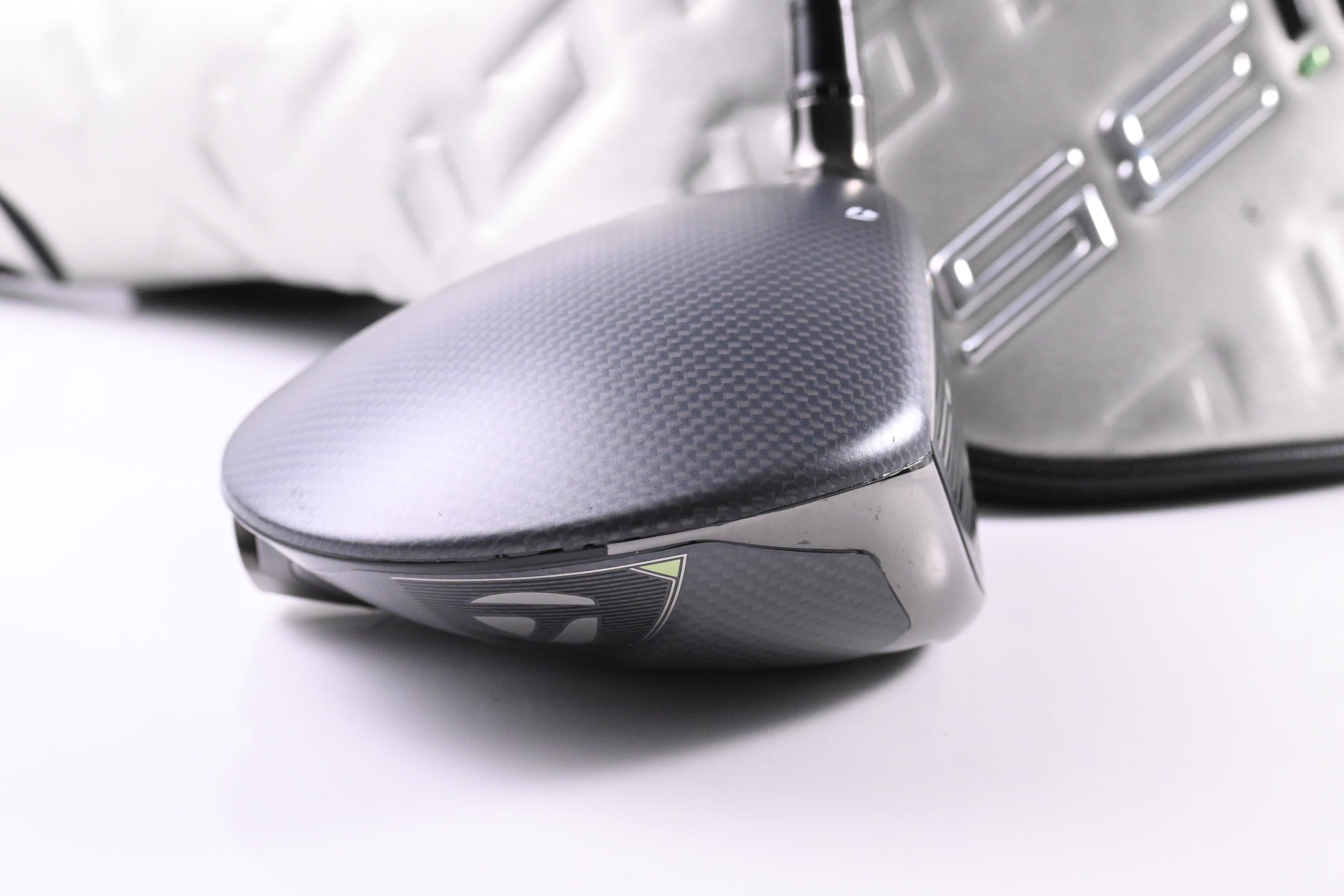 Taylormade Qi35 LS Driver / 9 Degree / Stiff Flex Kai'li Dark Waves White 60