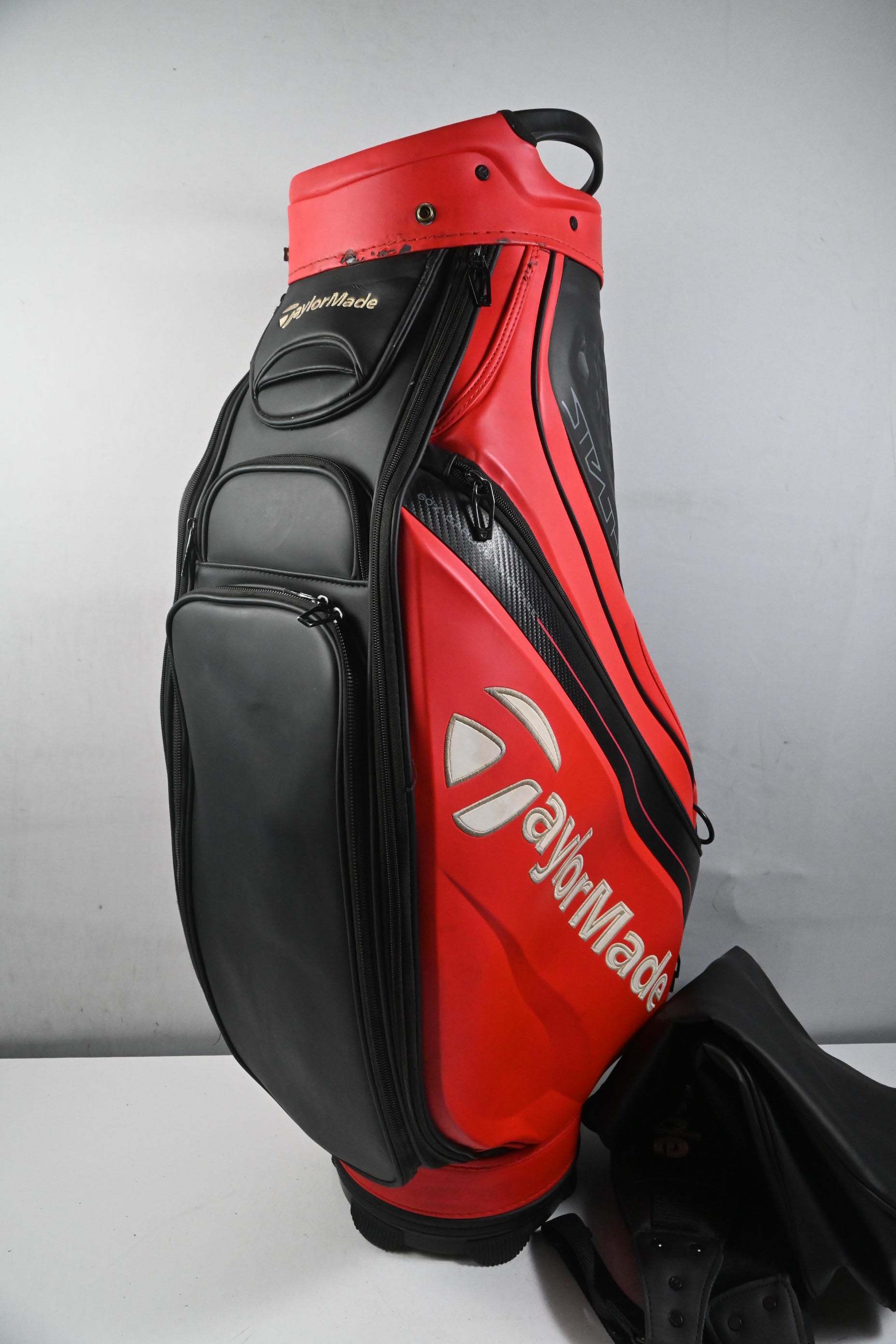 Taylormade Stealth Tour Bag / 6-Way Divider / Red & Black