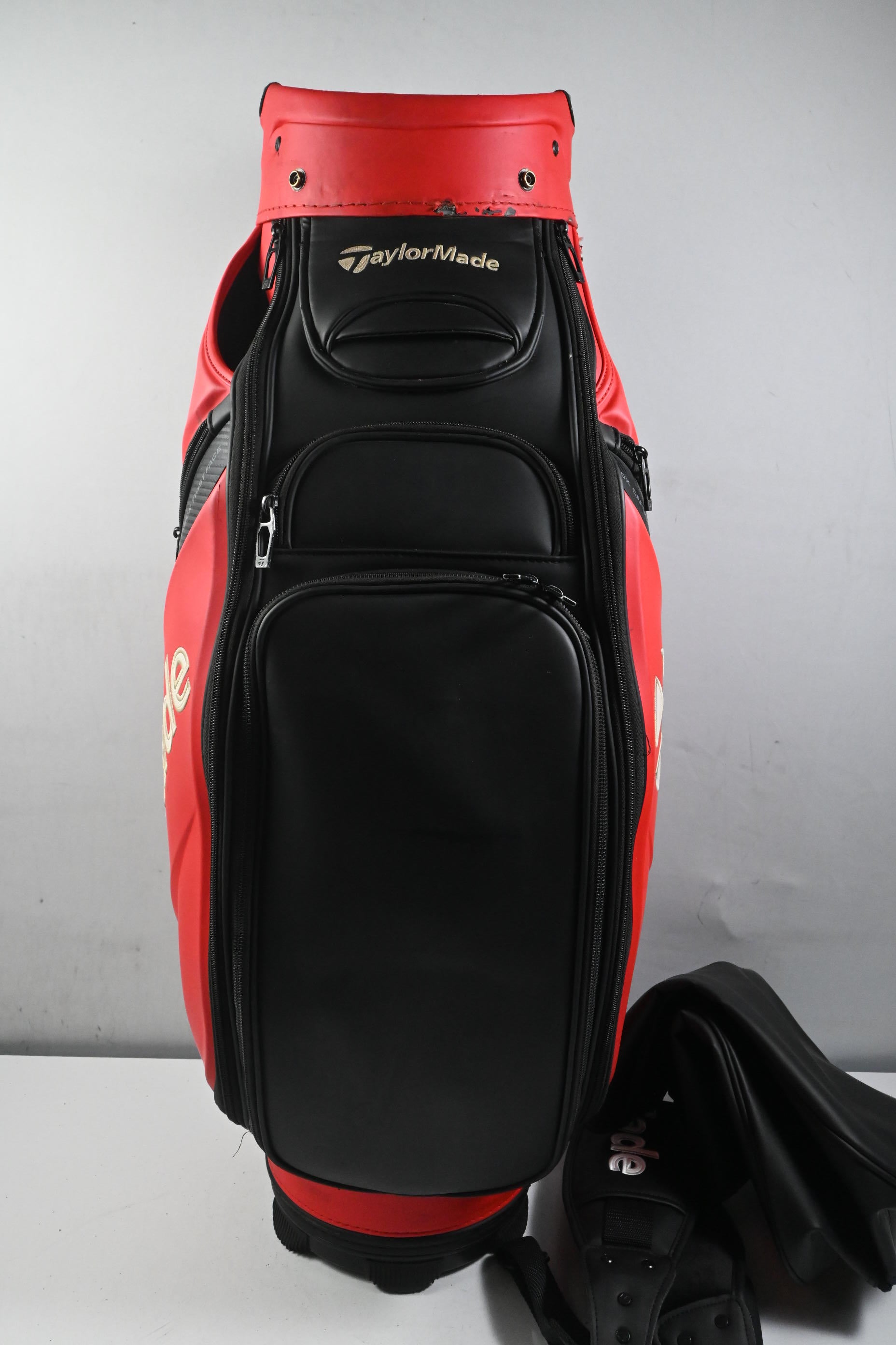 Taylormade Stealth Tour Bag / 6-Way Divider / Red & Black