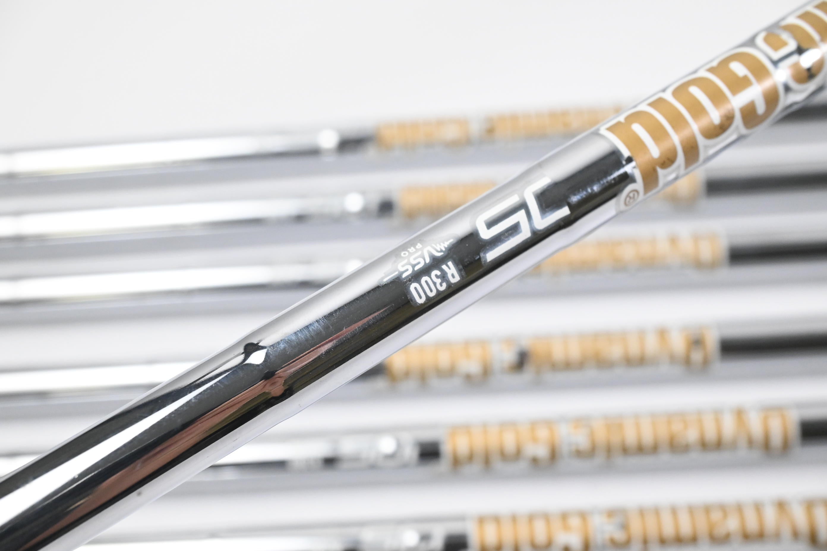 Taylormade P790 2019 Irons / 5-PW+GW / Regular Flex Dynamic Gold 105 R300 Shafts