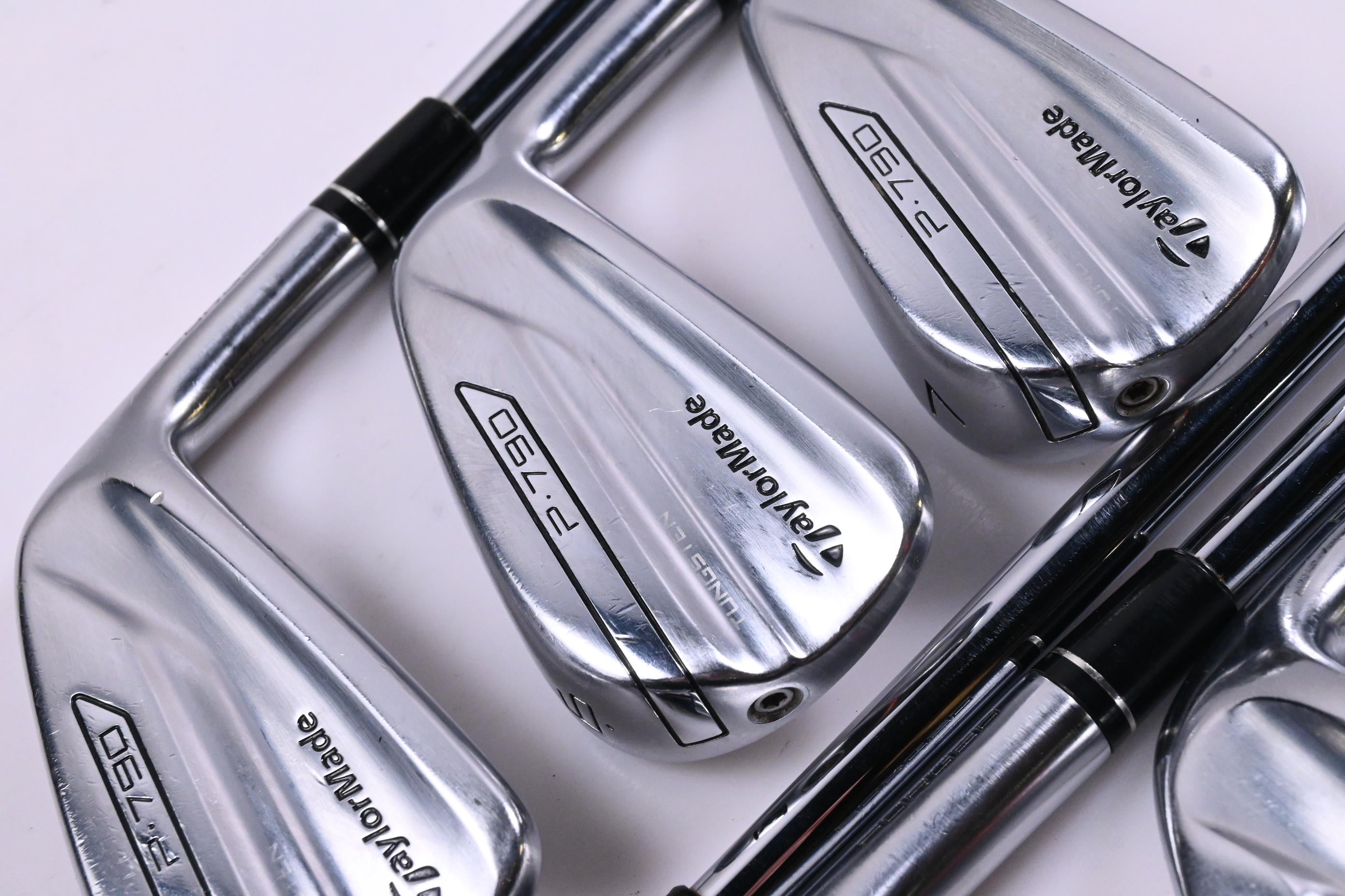 Taylormade P790 2017 Irons / 5-PW+AW / Regular Flex Dynamic Gold 105 R300 Shafts