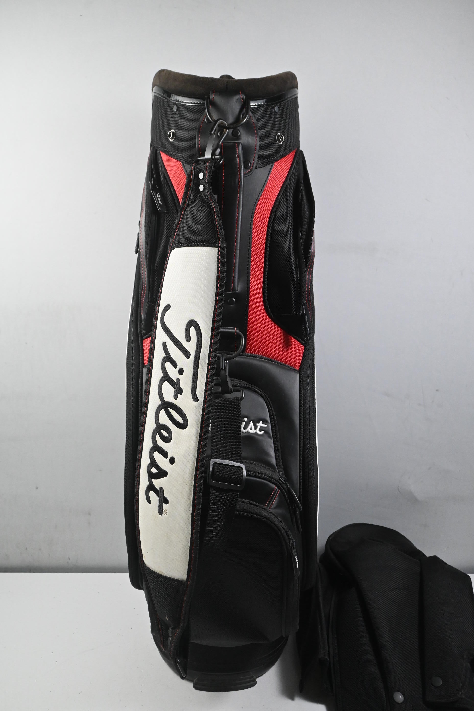 Titleist Tour Bag / 6-Way Divider / Black, White & Red
