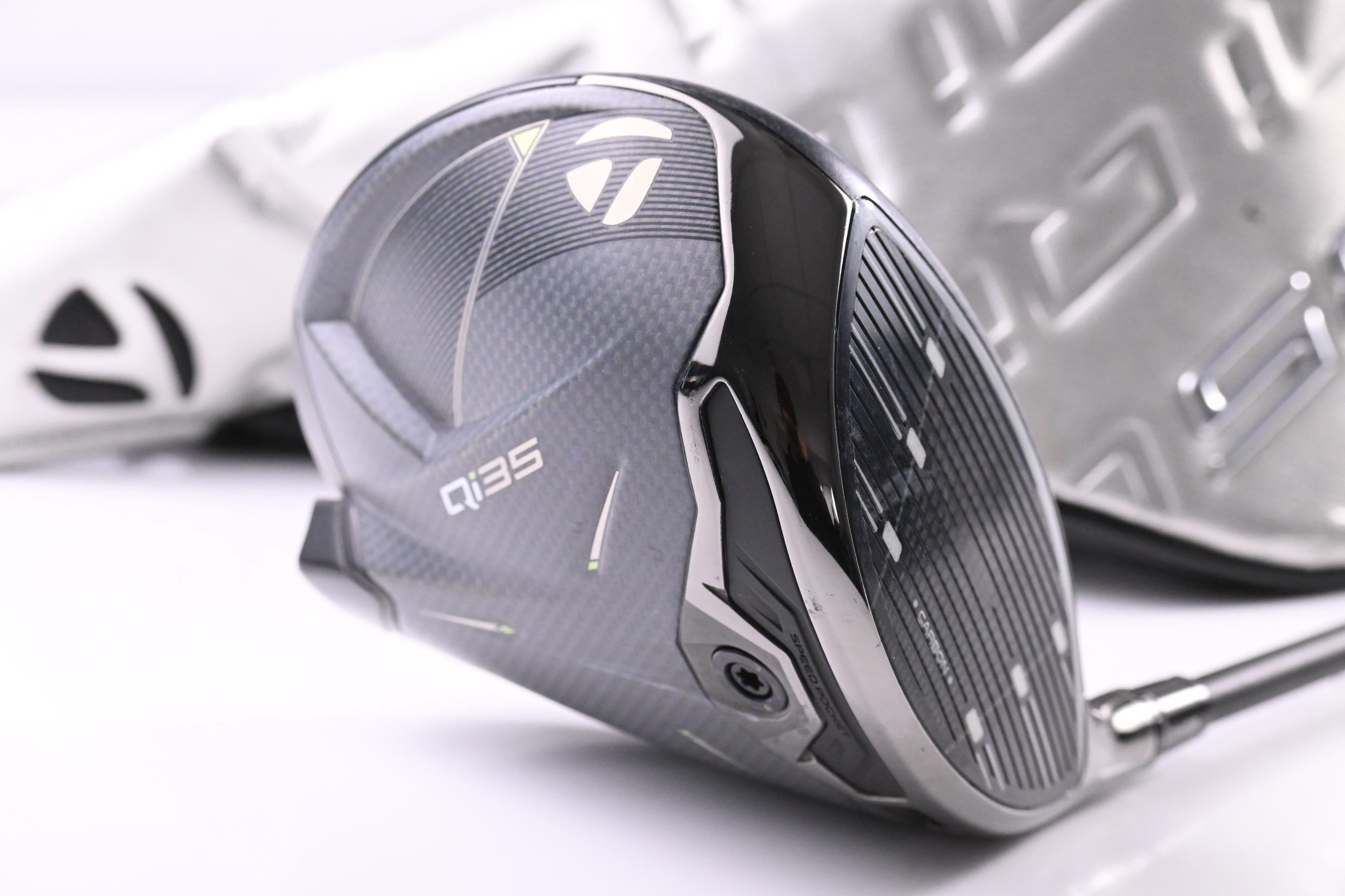 Taylormade Qi35 Driver / 10.5 Degree / Regular Flex Fujikura Ventus Blue 5 Shaft