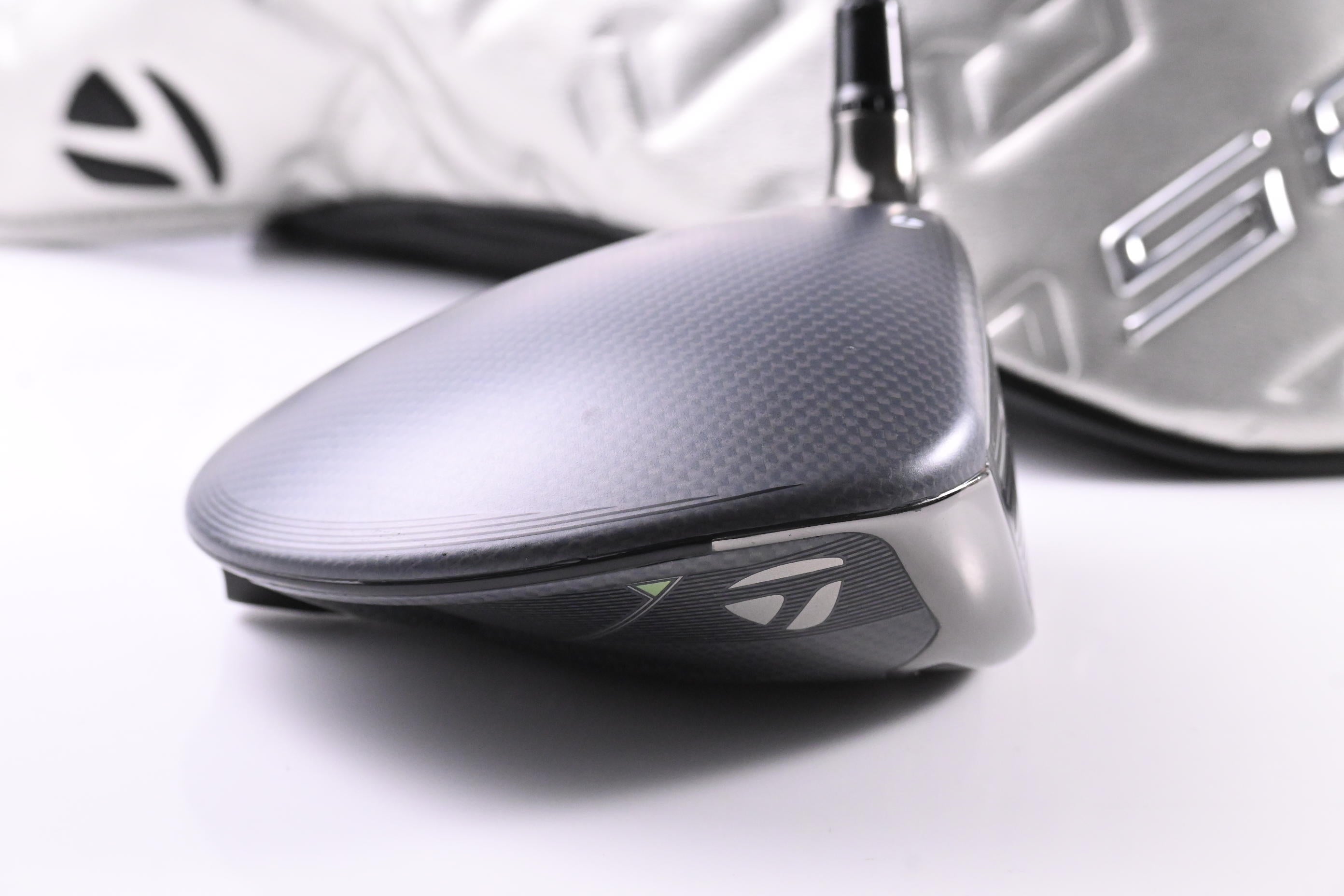 Taylormade Qi35 Driver / 10.5 Degree / Regular Flex Fujikura Ventus Blue 5 Shaft