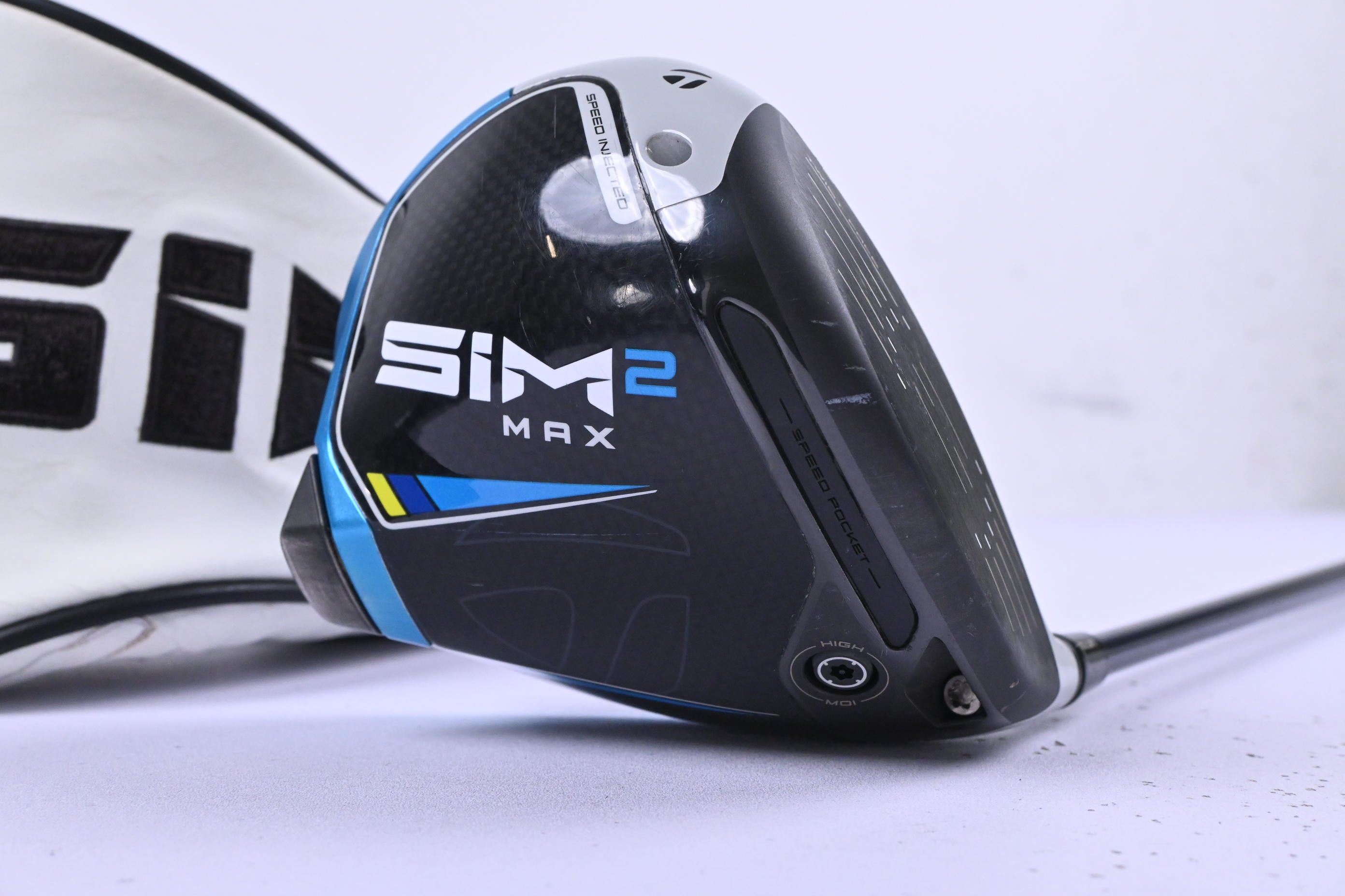 Taylormade SIM2 Driver / 10.5 Degree / Regular Flex Fujikura Ventus Blue 5 Shaft
