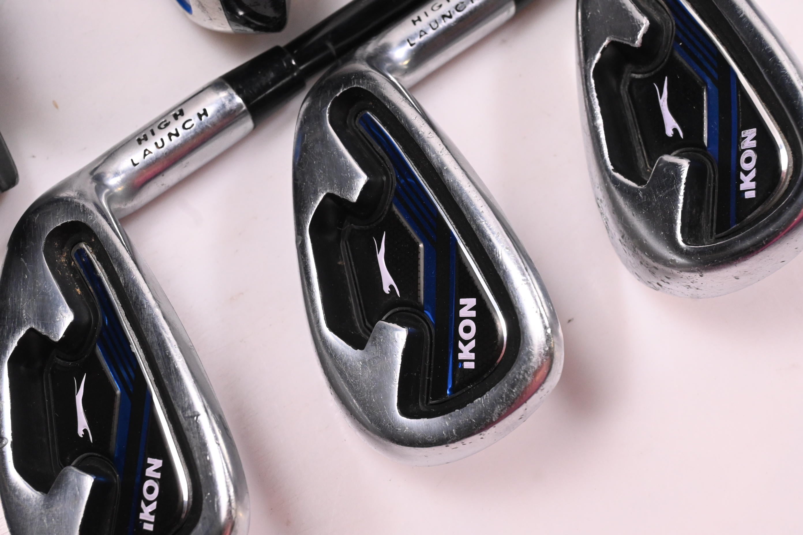 Junior Slazenger Ikon Package Set / Woods, Irons, Putter, Bag