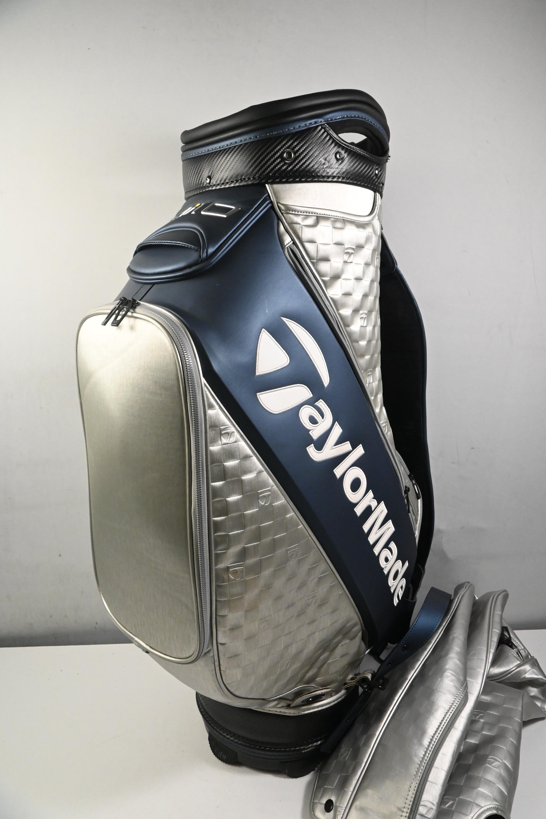 Taylormade QI10 Tour Bag / 6-Way Divider / Silver & Navy