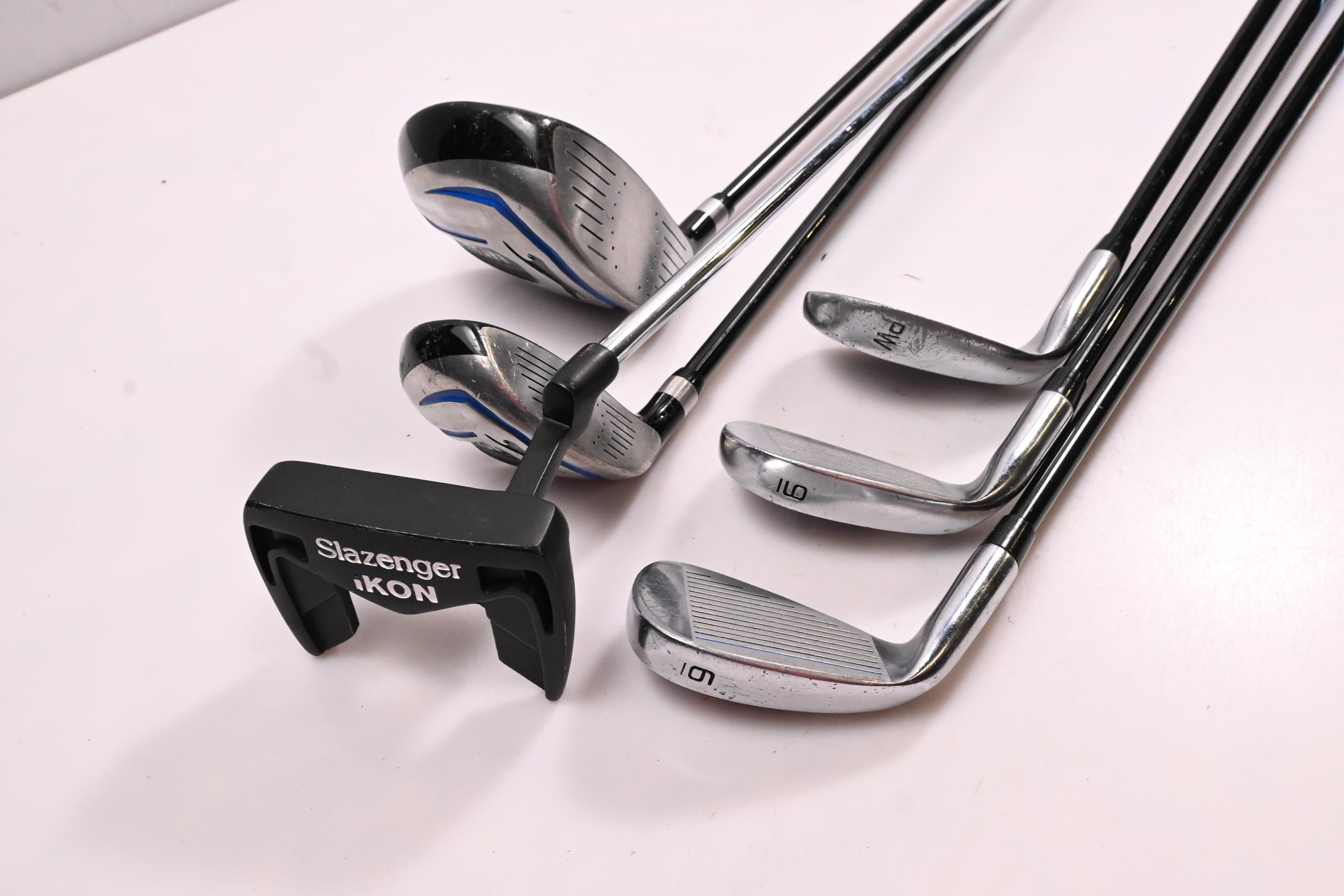 Junior Slazenger Ikon Package Set / Woods, Irons, Putter, Bag