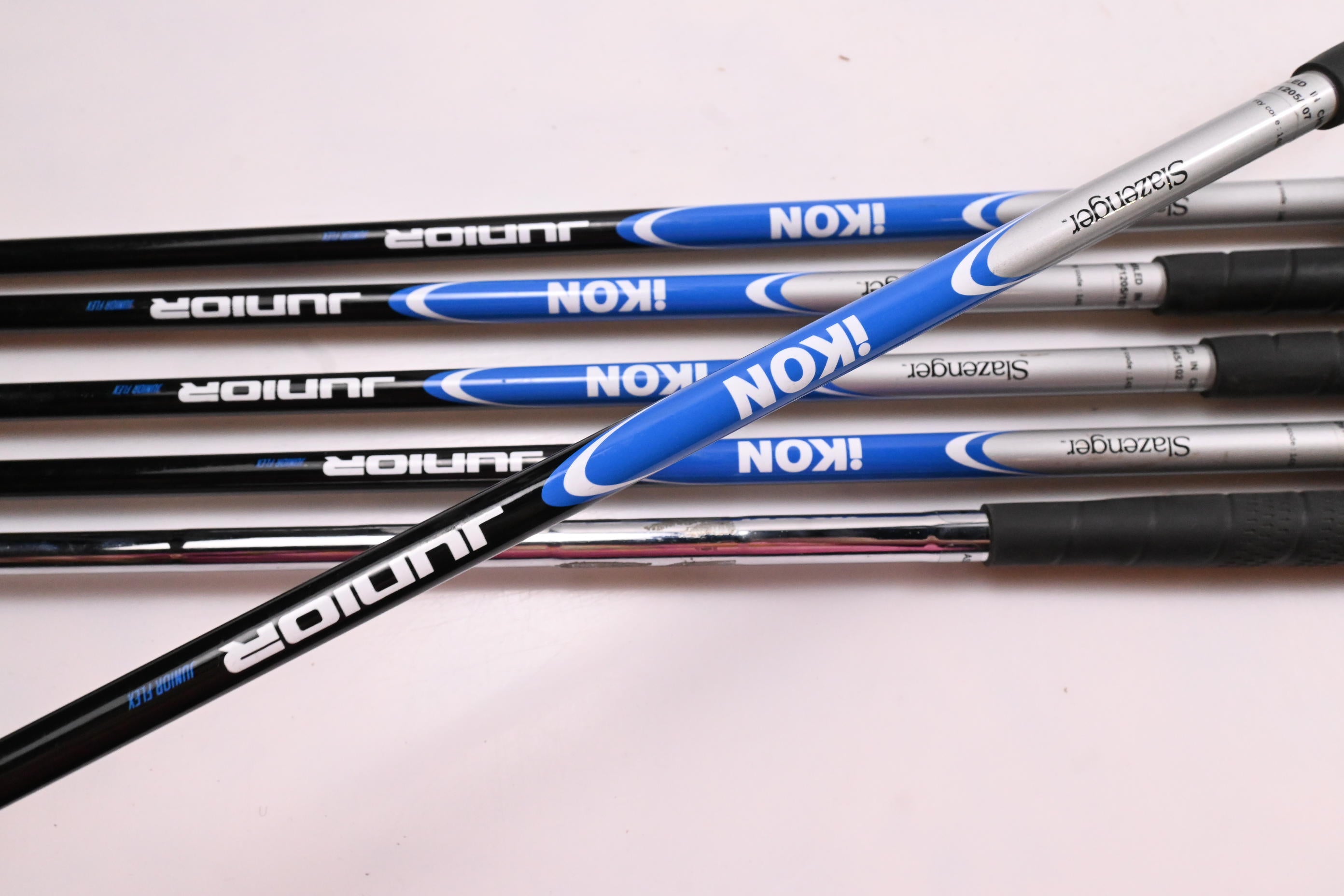 Junior Slazenger Ikon Package Set / Woods, Irons, Putter, Bag