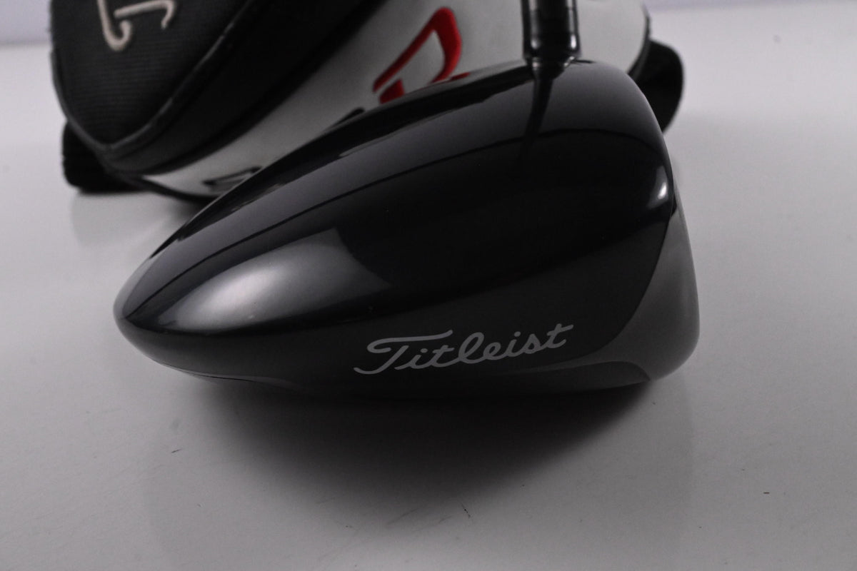 Titleist 910 D2 Driver / 9.5 Degree / Stiff Flex Aldila RIP 60 Shaft
