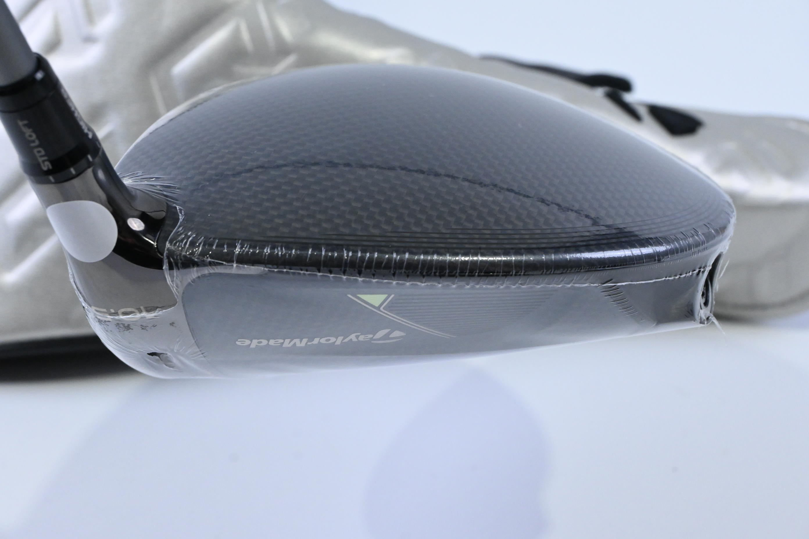 Taylormade Qi35 Driver / 10.5 Degree / Regular Flex Fujikura Air Speeder 50