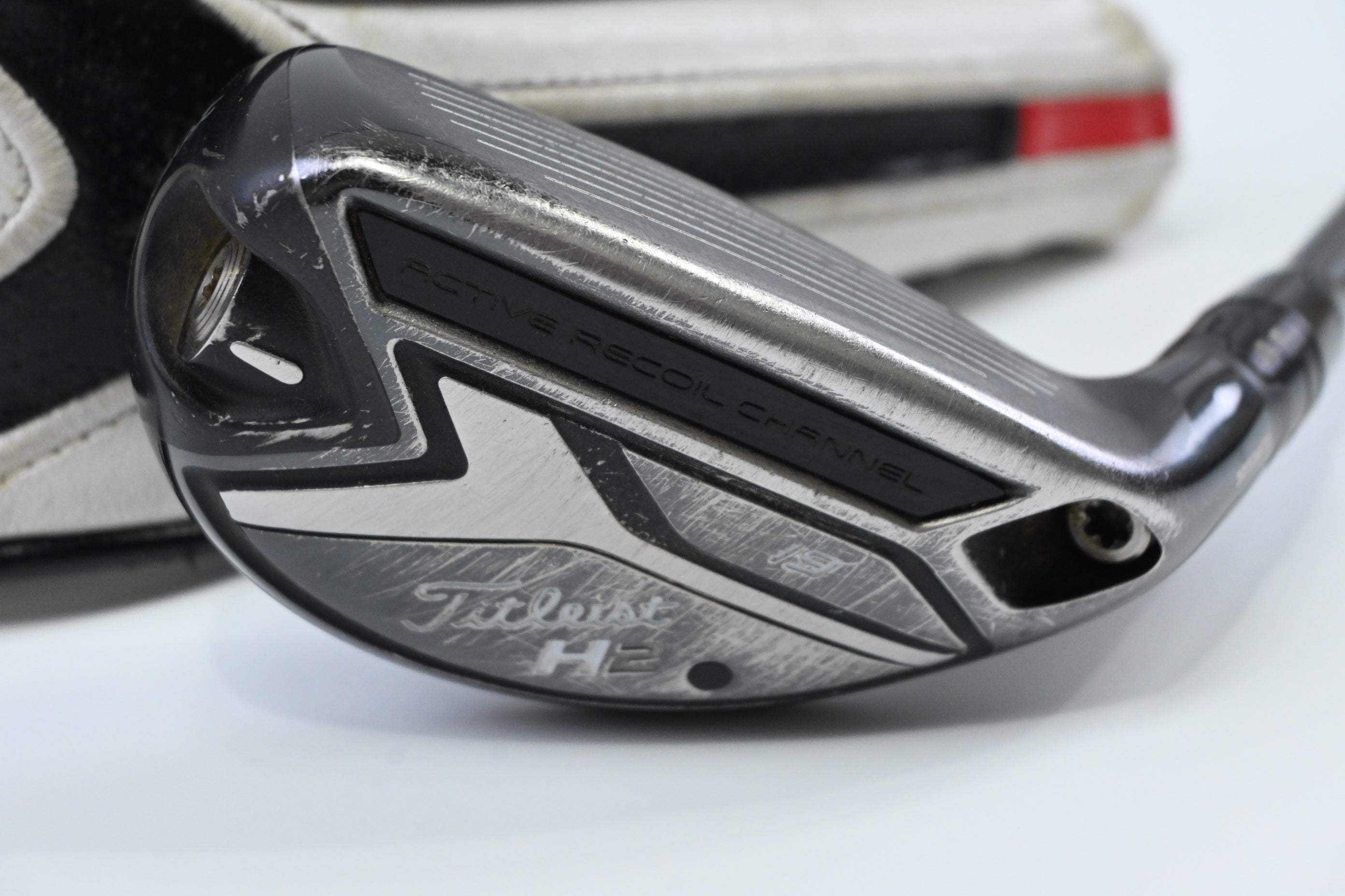 Titleist 818 H2 #3 Hybrid / 19 Degree / Stiff Flex Aldila Rogue M.AX 85 Shaft