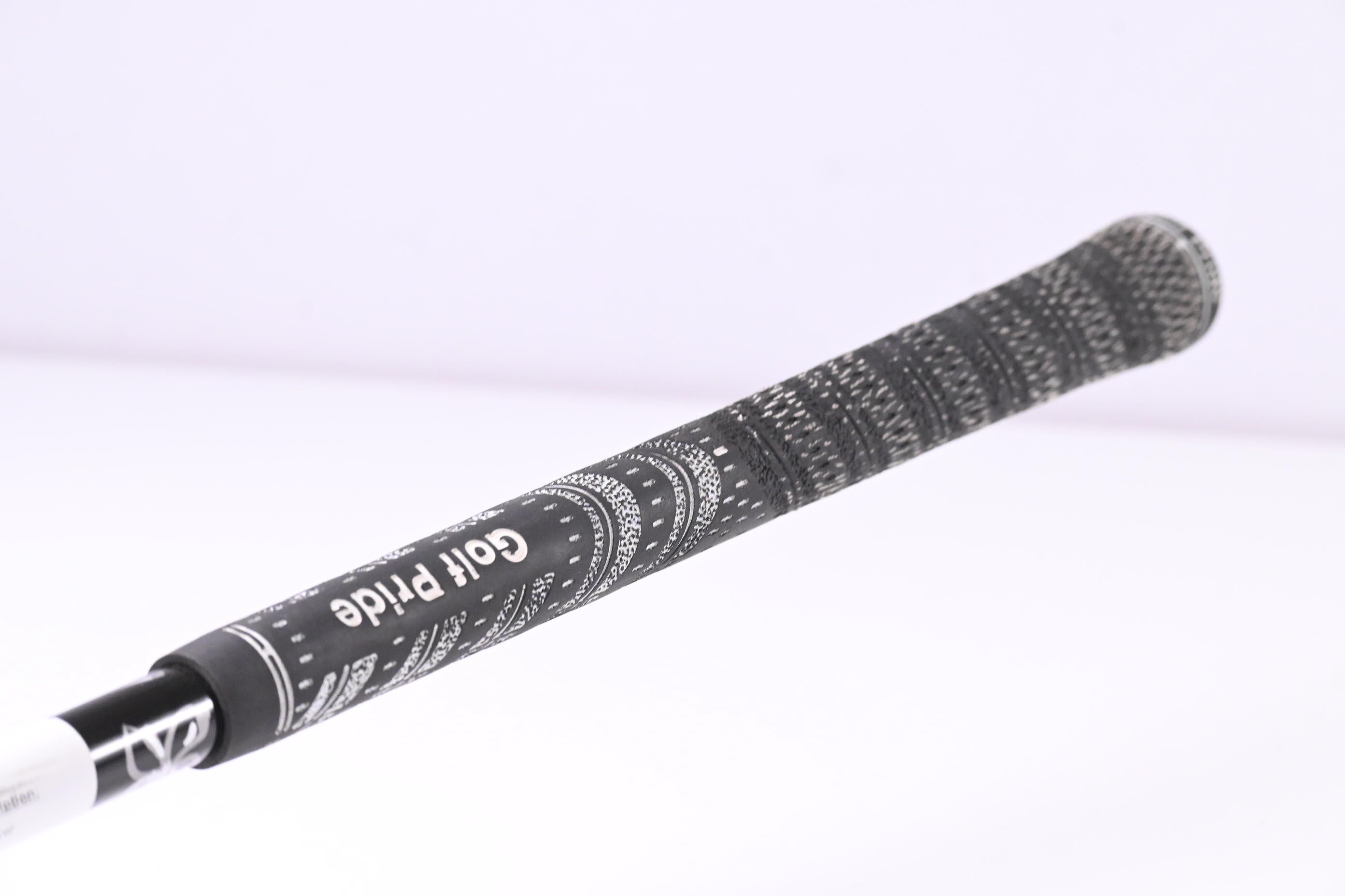 Titleist 913 D3 Driver / 10.5 Degree / Stiff Flex Diamana 'ahina 72 Shaft