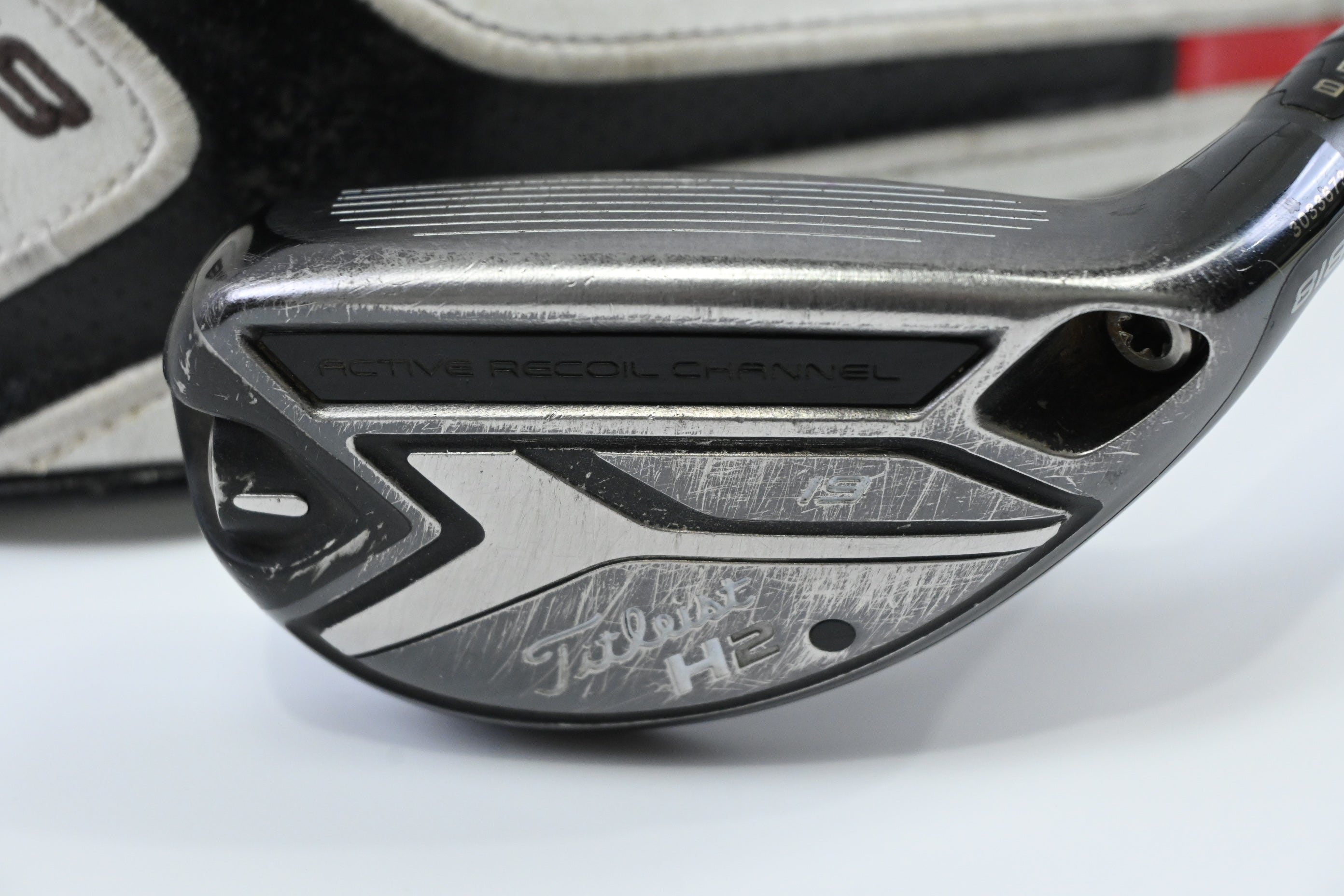 Titleist 818 H2 #3 Hybrid / 19 Degree / Stiff Flex Aldila Rogue M.AX 85 Shaft