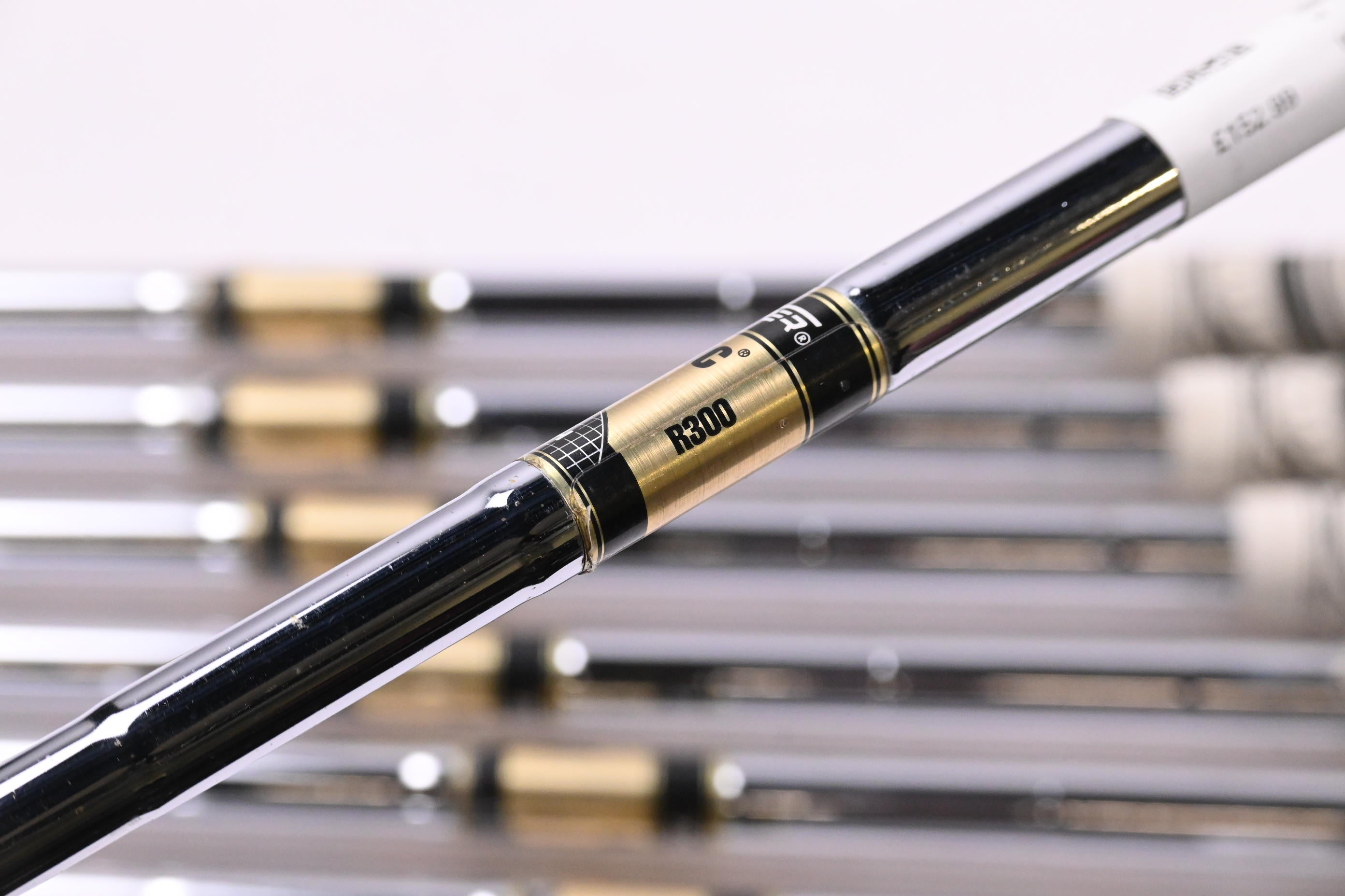 Mizuno MP-62 Irons / 4-PW / Regular Flex Dynamic Gold High Launch R300 Shafts