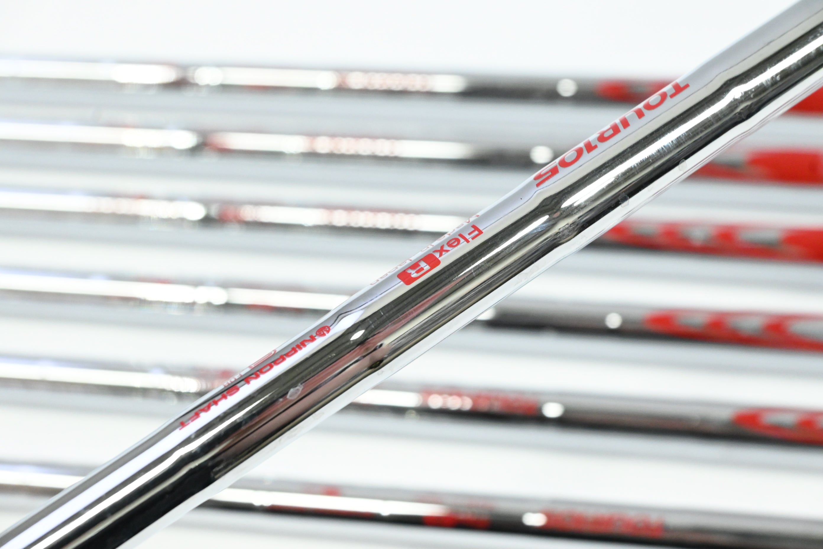 Taylormade Qi Irons / 5-PW+SW / Regular Flex NS Pro Modus3 Tour 105 Shafts