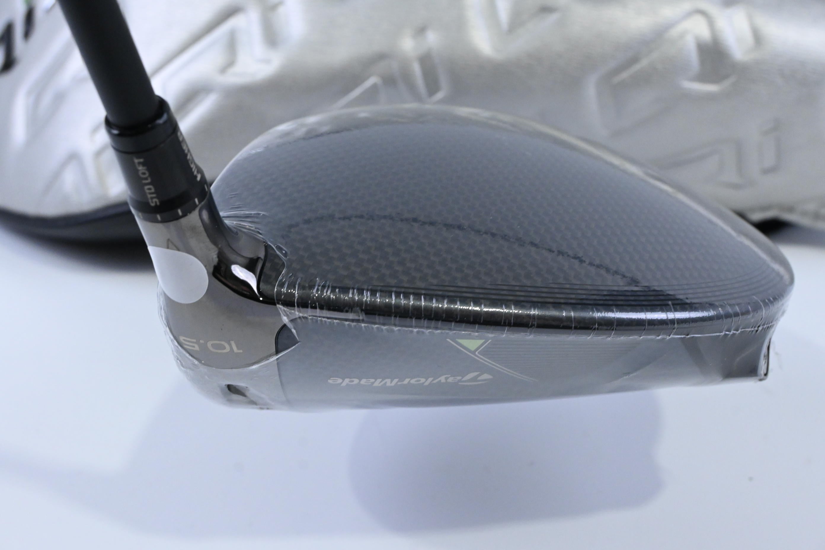 Taylormade Qi35 Driver / 10.5 Degree / Regular Flex Tensei AV Limited Blue 65