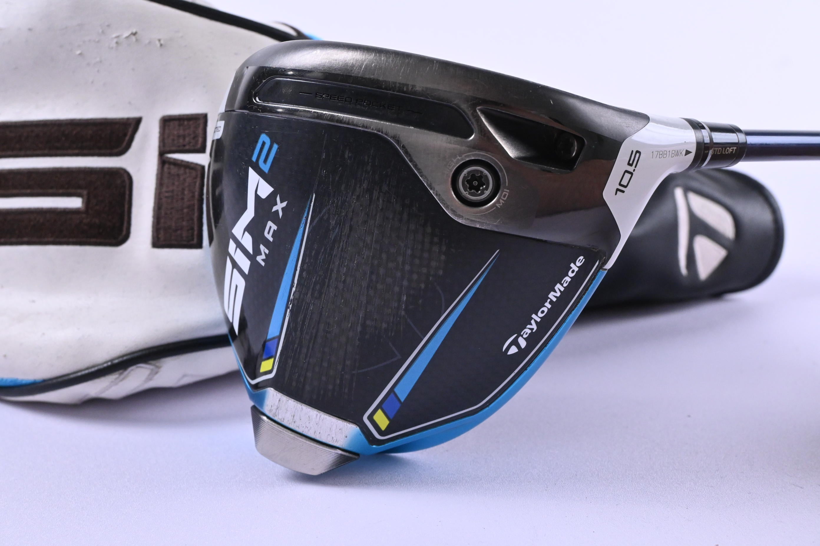 Taylormade SIM2 Max Driver / 10.5 Degree / Regular Flex Fujikura Ventus Blue 5