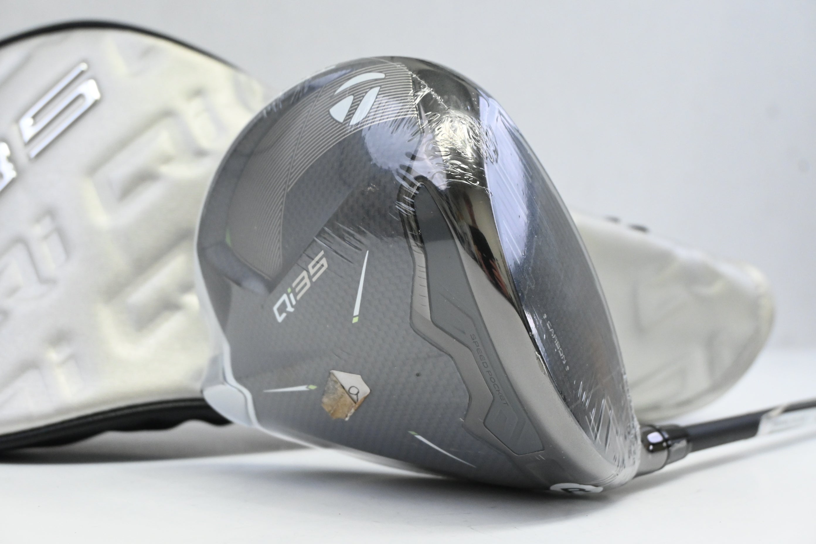 Taylormade Qi35 Max Lite Driver / 10.5 Degree / Regular Flex Vanquish 4 Shaft