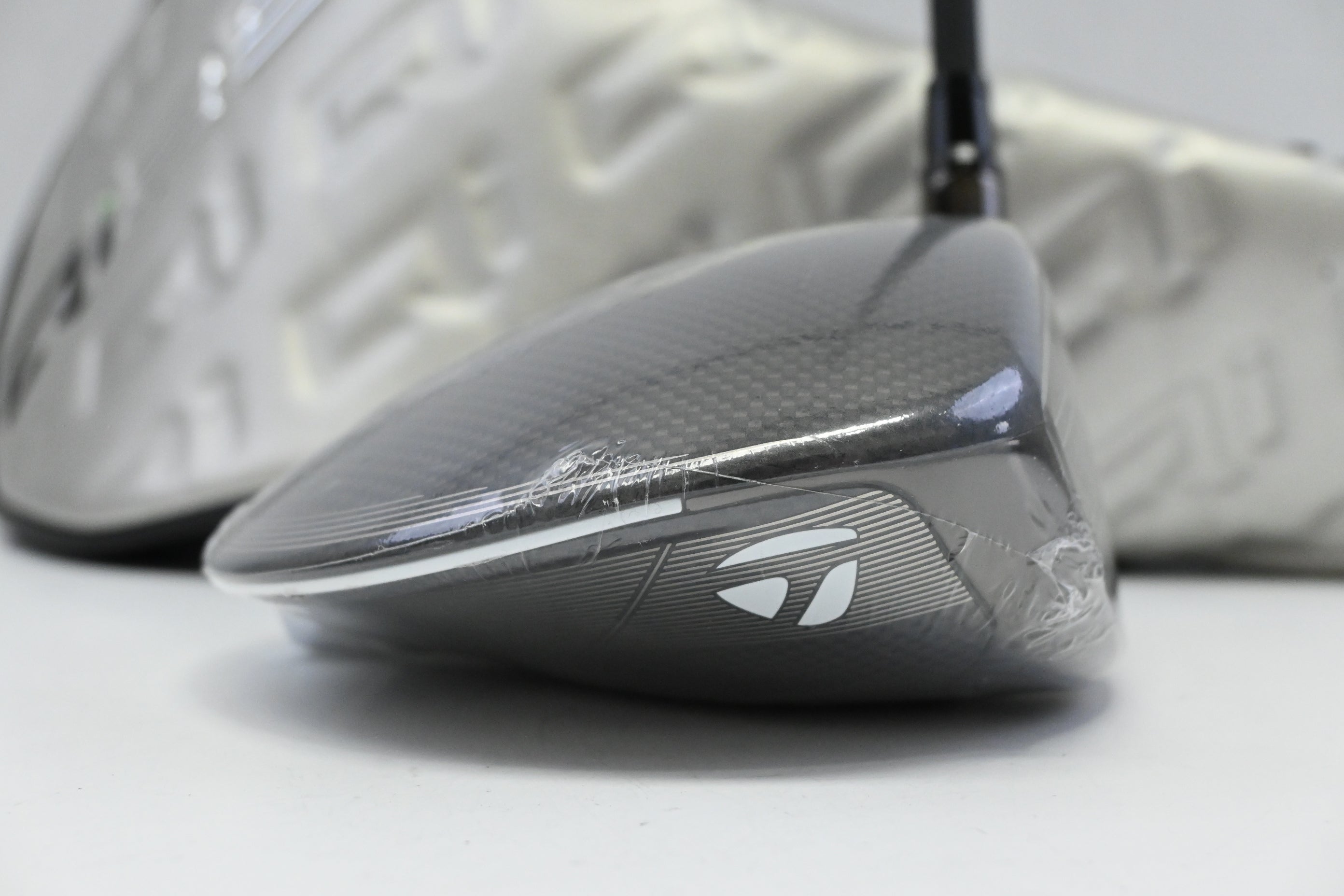 Taylormade Qi35 Max Lite Driver / 10.5 Degree / Regular Flex Vanquish 4 Shaft