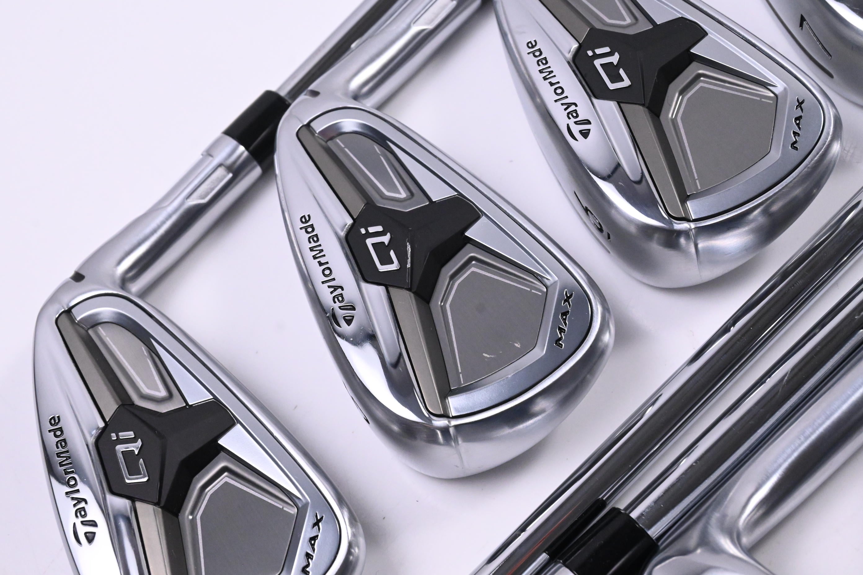 Taylormade Qi Max Irons / 4-PW+AW+SW / Regular Flex KBS Max MT 85 Shafts