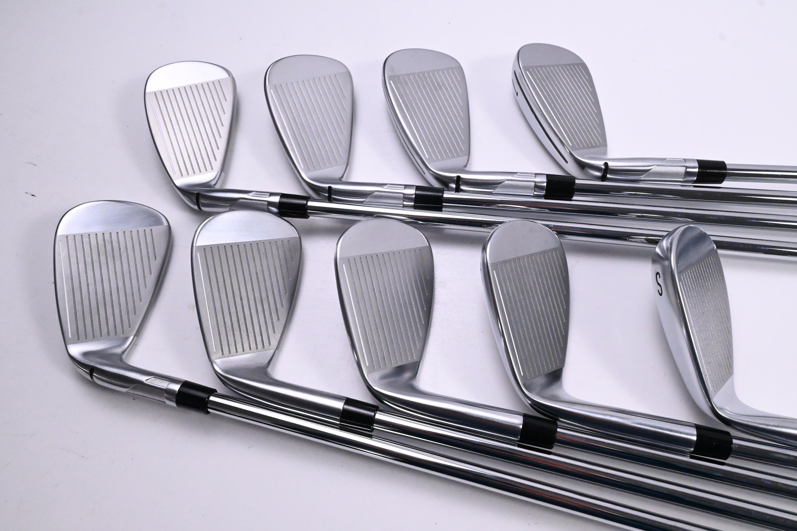 Taylormade Qi Max Irons / 4-PW+AW+SW / Regular Flex KBS Max MT 85 Shafts