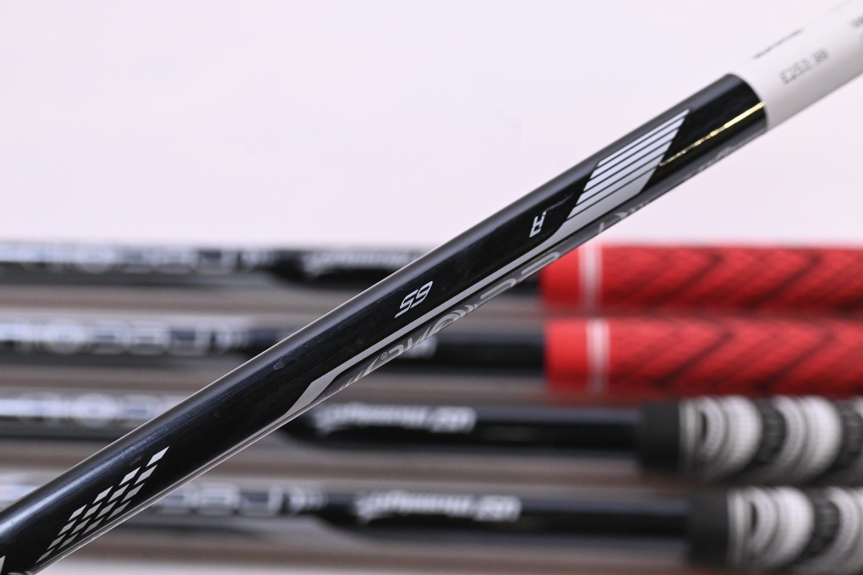 Wilson Dynapower 2023 Irons / 7-PW+GW / Regular Flex UST Recoil Dart 65 Shafts