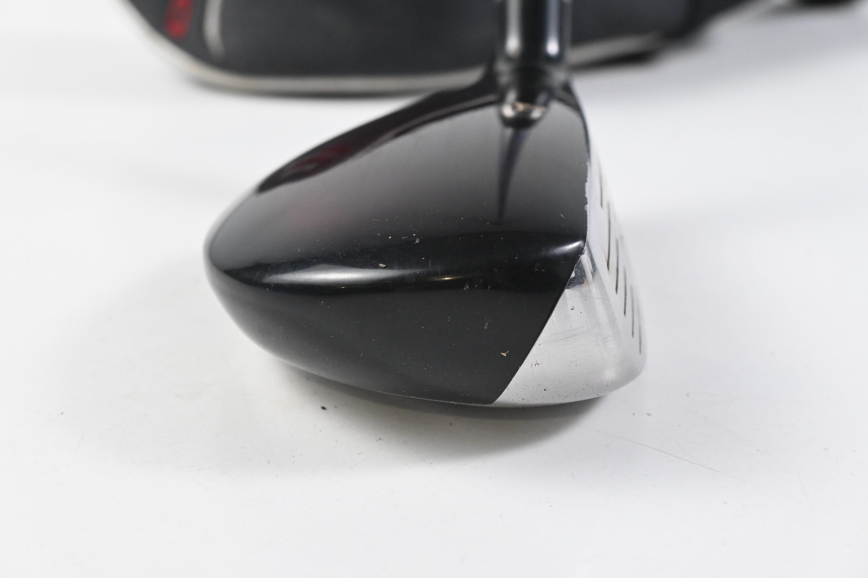 Wilson Deep Red #3 Hybrid / 19 Degree / Regular Flex Fujikura Shaft