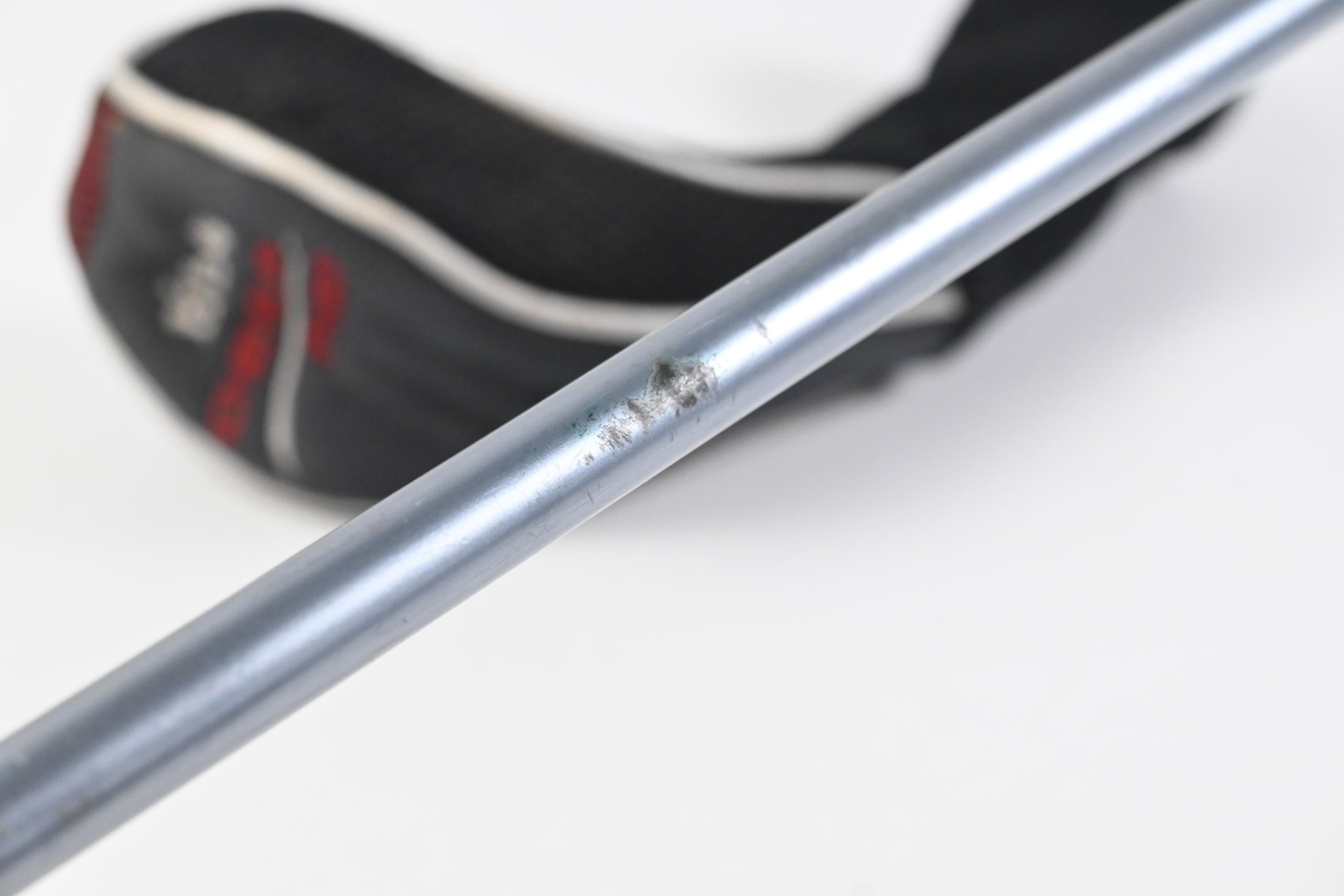 Wilson Deep Red #3 Hybrid / 19 Degree / Regular Flex Fujikura Shaft