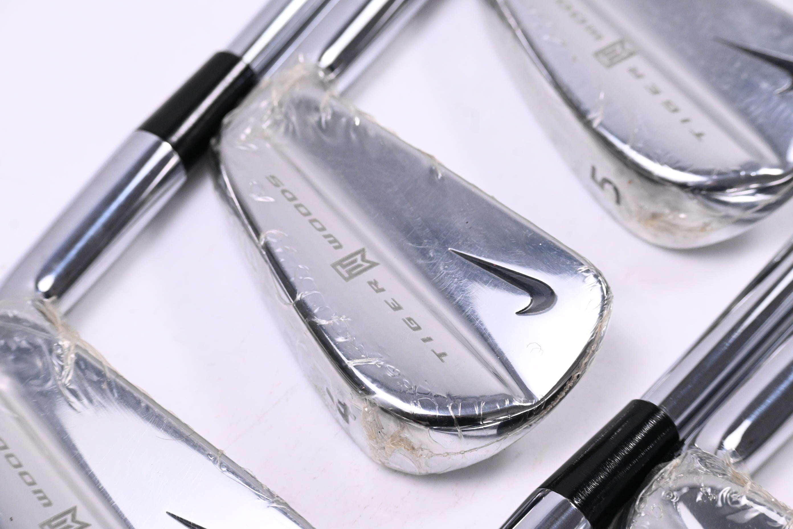 Nike Tiger Wood 2004 Limited Edition Irons / 3-PW / X-Flex Dynamic Gold X100