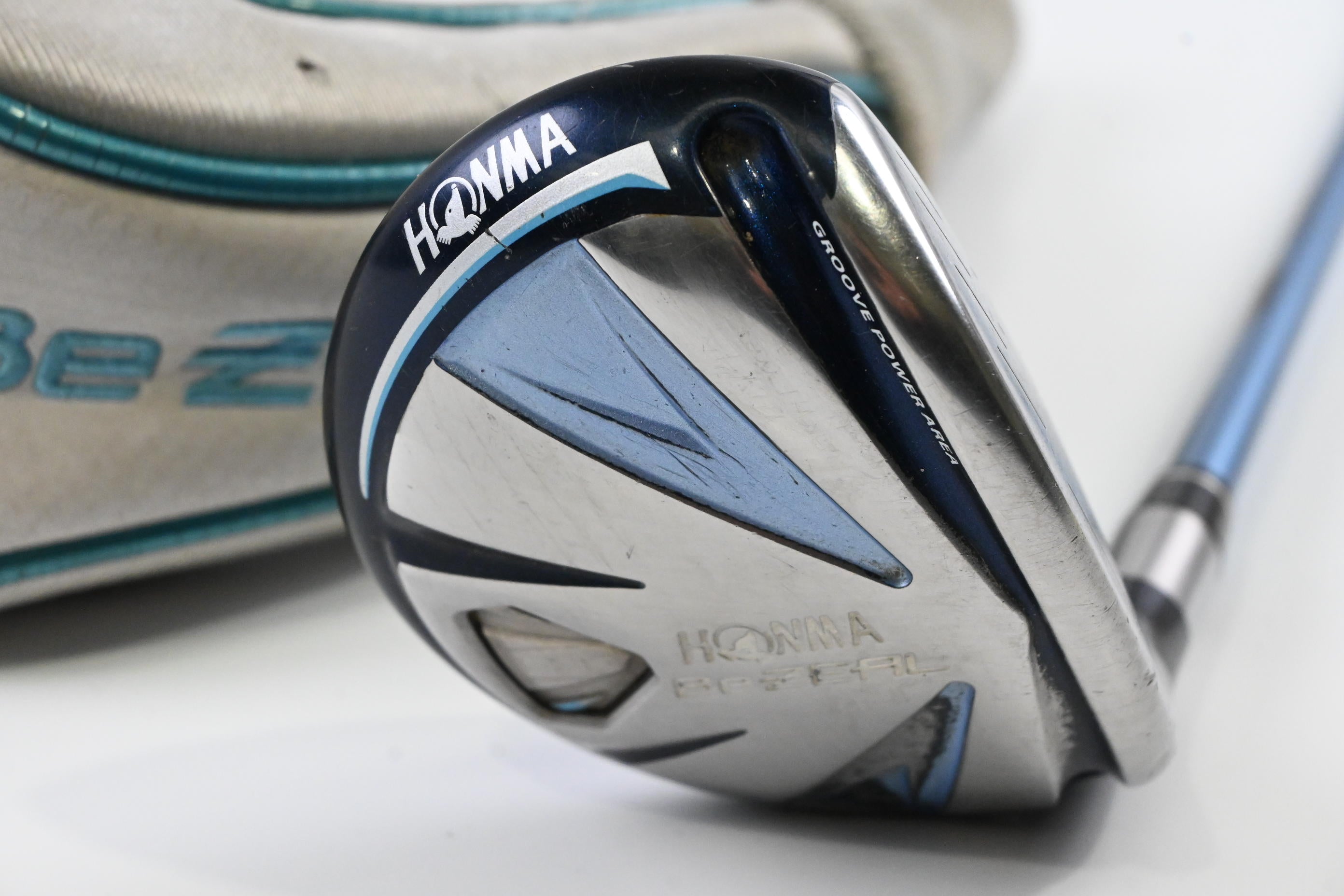 Ladies Honma Bezeal #4 Hybrid / 22 Degree / Ladies Flex Vizard 43 Shaft