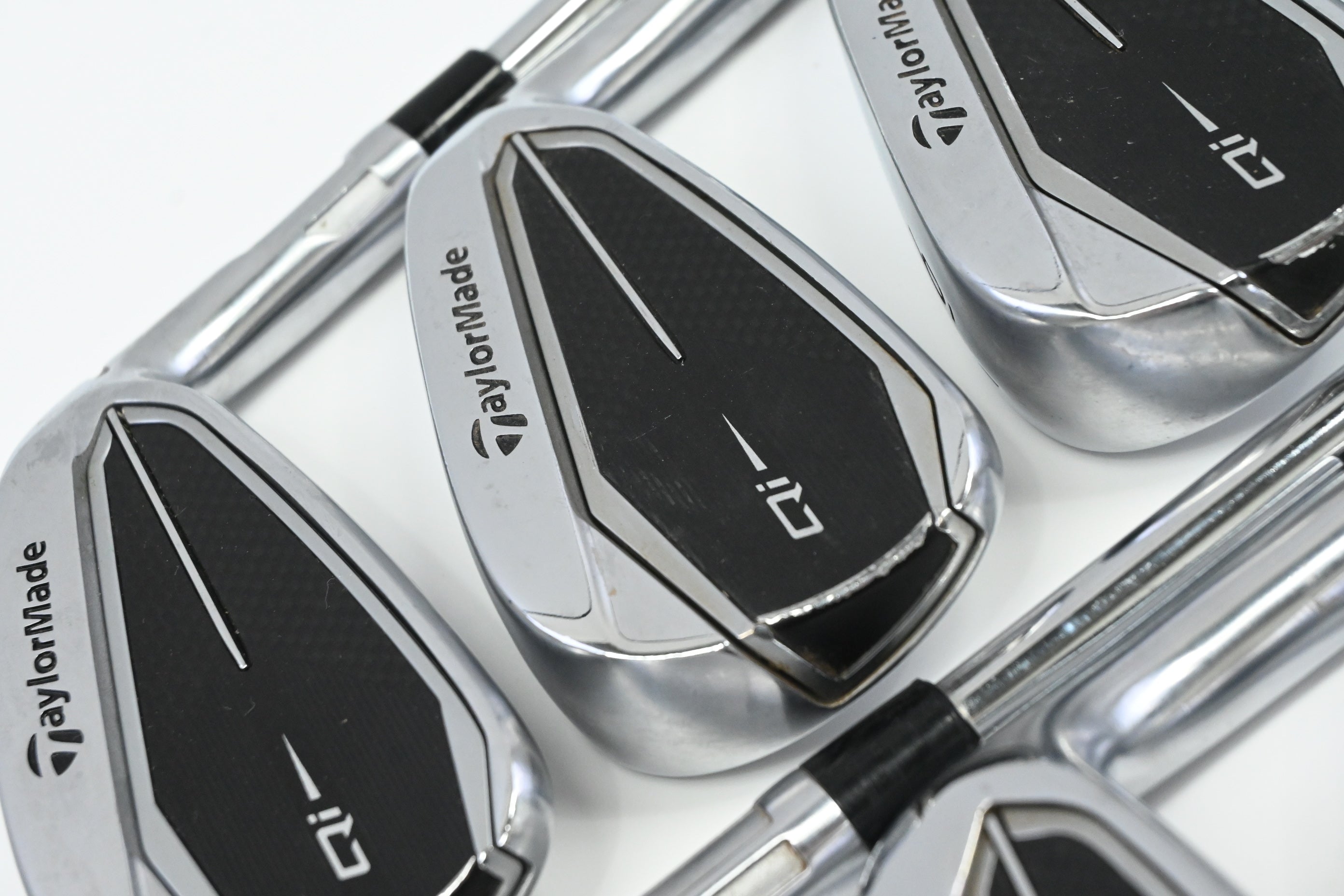 Taylormade Qi Irons / 4-PW+SW / Regular Flex KBS Max MT Shafts