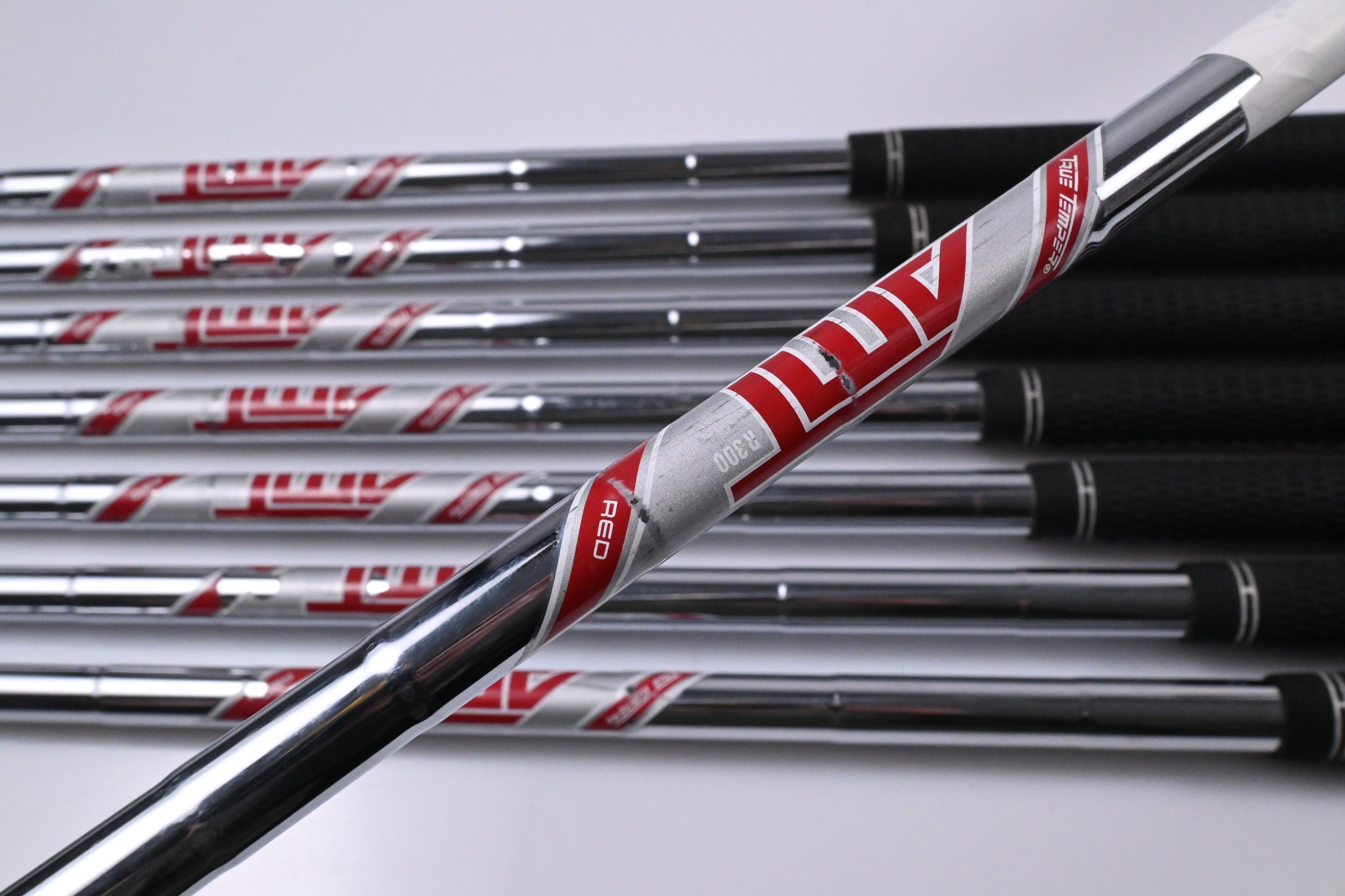 Titleist T300 2019 Irons / 4-PW+GW / Regular Flex AMT Red R300 Shafts