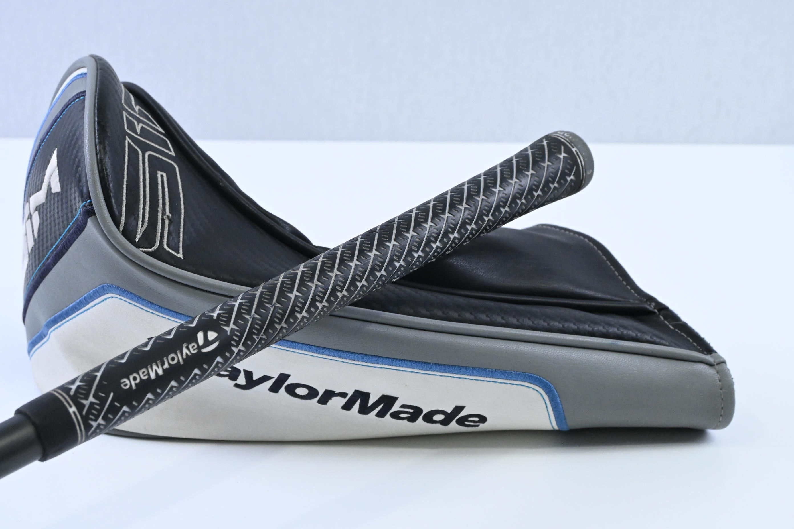Taylormade SIM Driver / 10.5 Degree / Stiff Flex HZRDUS Smoke Black 60 Shaft