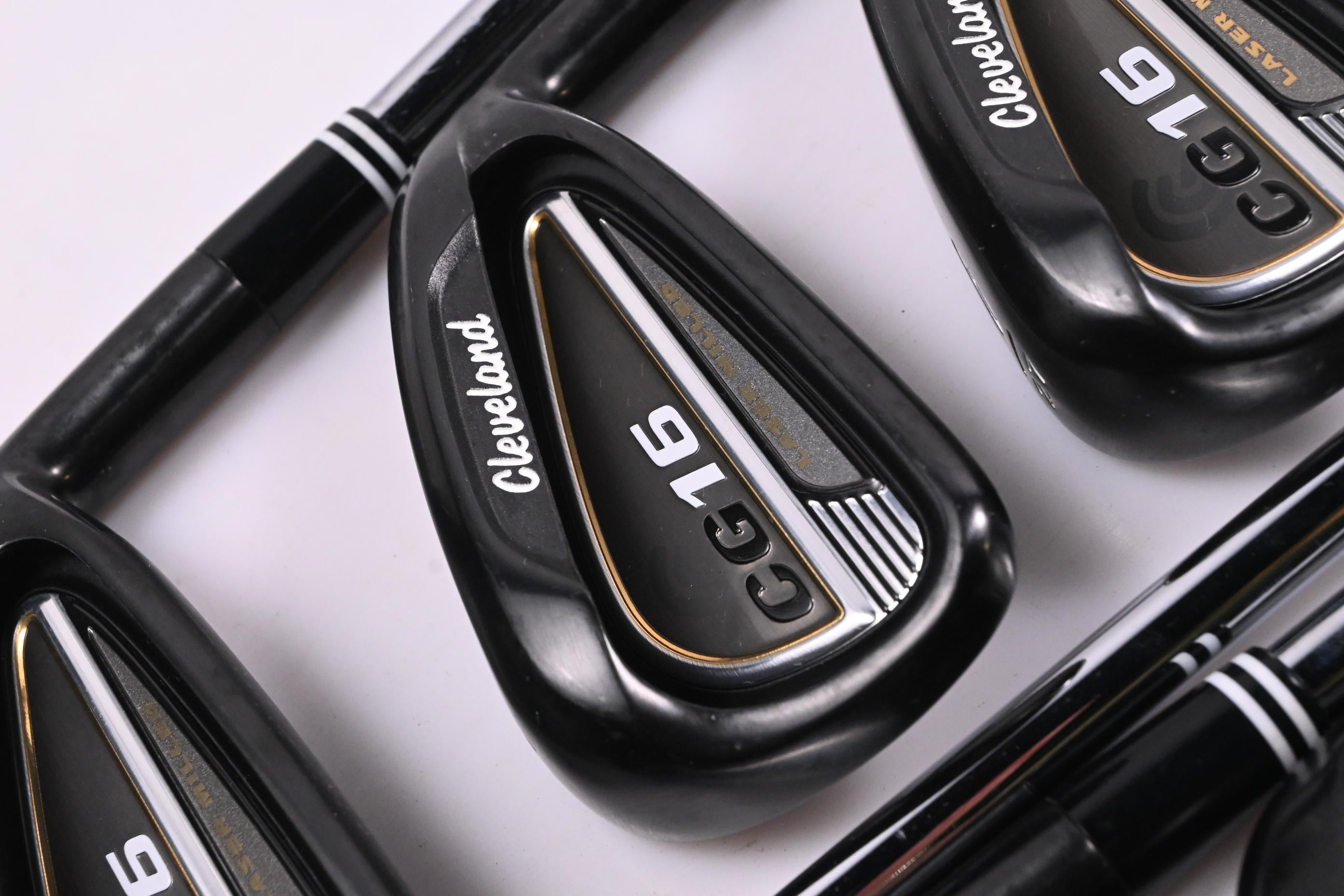 Cleveland CG16 Black Pearl Irons / 4-PW / Regular Flex Traction 85 Shafts