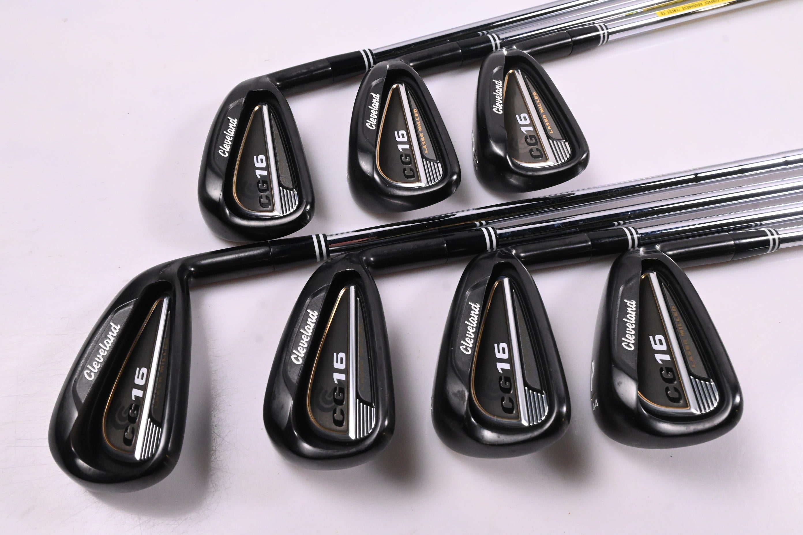 Cleveland CG16 Black Pearl Irons / 4-PW / Regular Flex Traction 85 Shafts