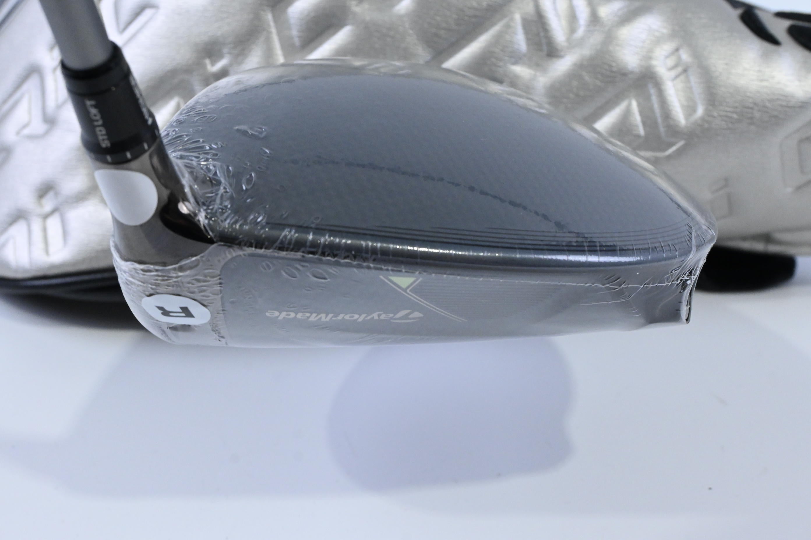 Taylormade Qi35 Driver / 10.5 Degree / Regular Flex Fujikura Air Speeder 50