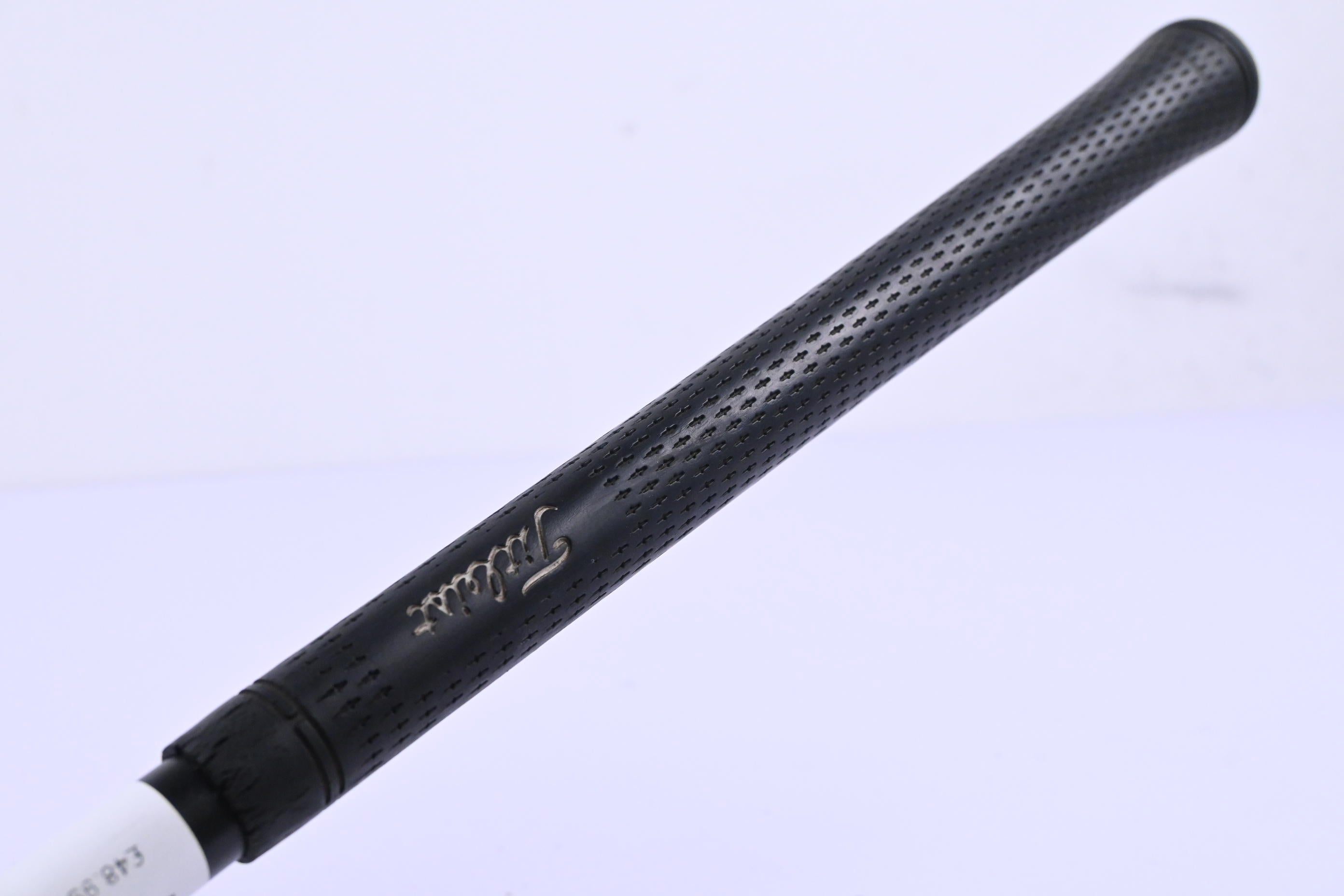 Titleist 907 D2 Driver / 10.5 Degree / Stiff Flex UST ProForce V2 76 Shaft