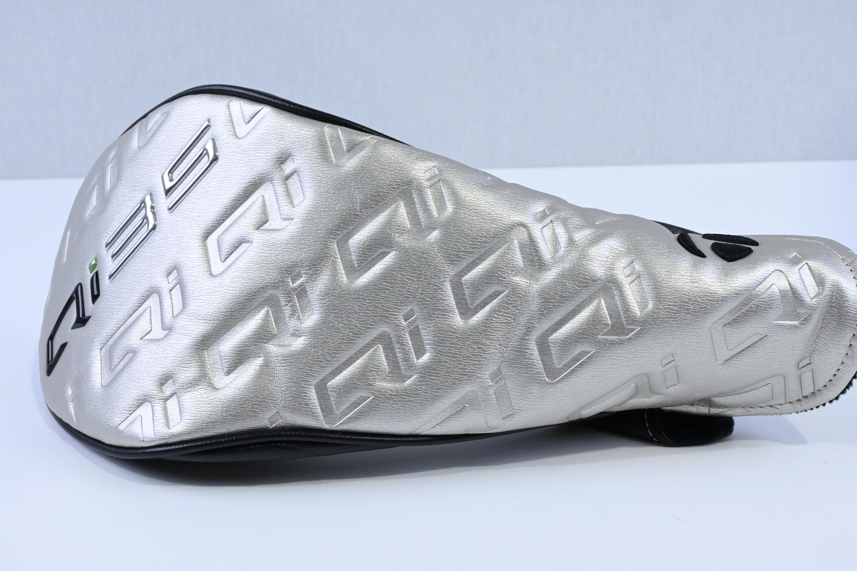 Taylormade Qi35 Driver / 10.5 Degree / Regular Flex Fujikura Air Speeder 50