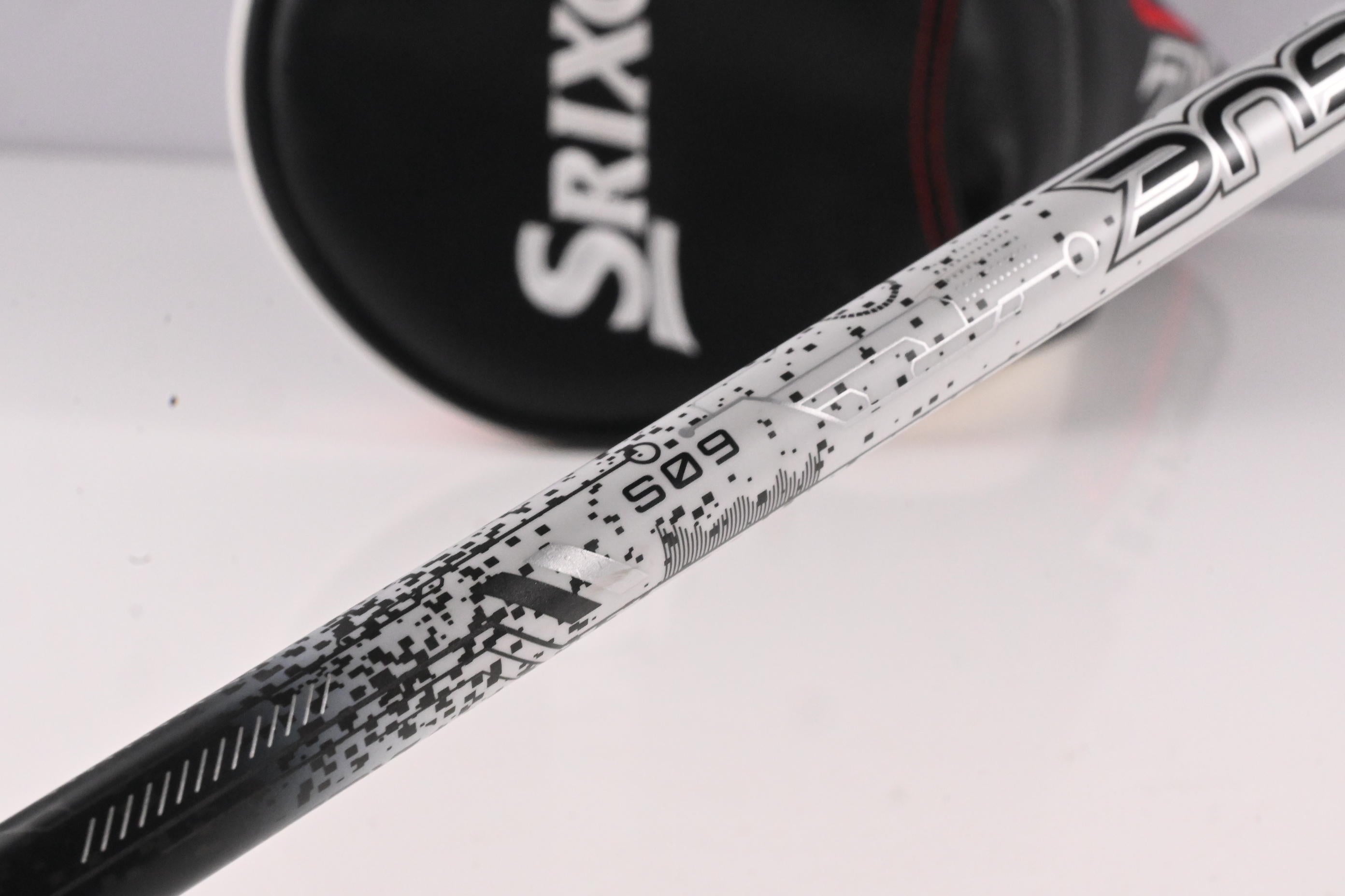 Srixon ZX7 Mk II Driver / 10.5 Degree / Stiff Flex Aldila Rogue White 60 Shaft
