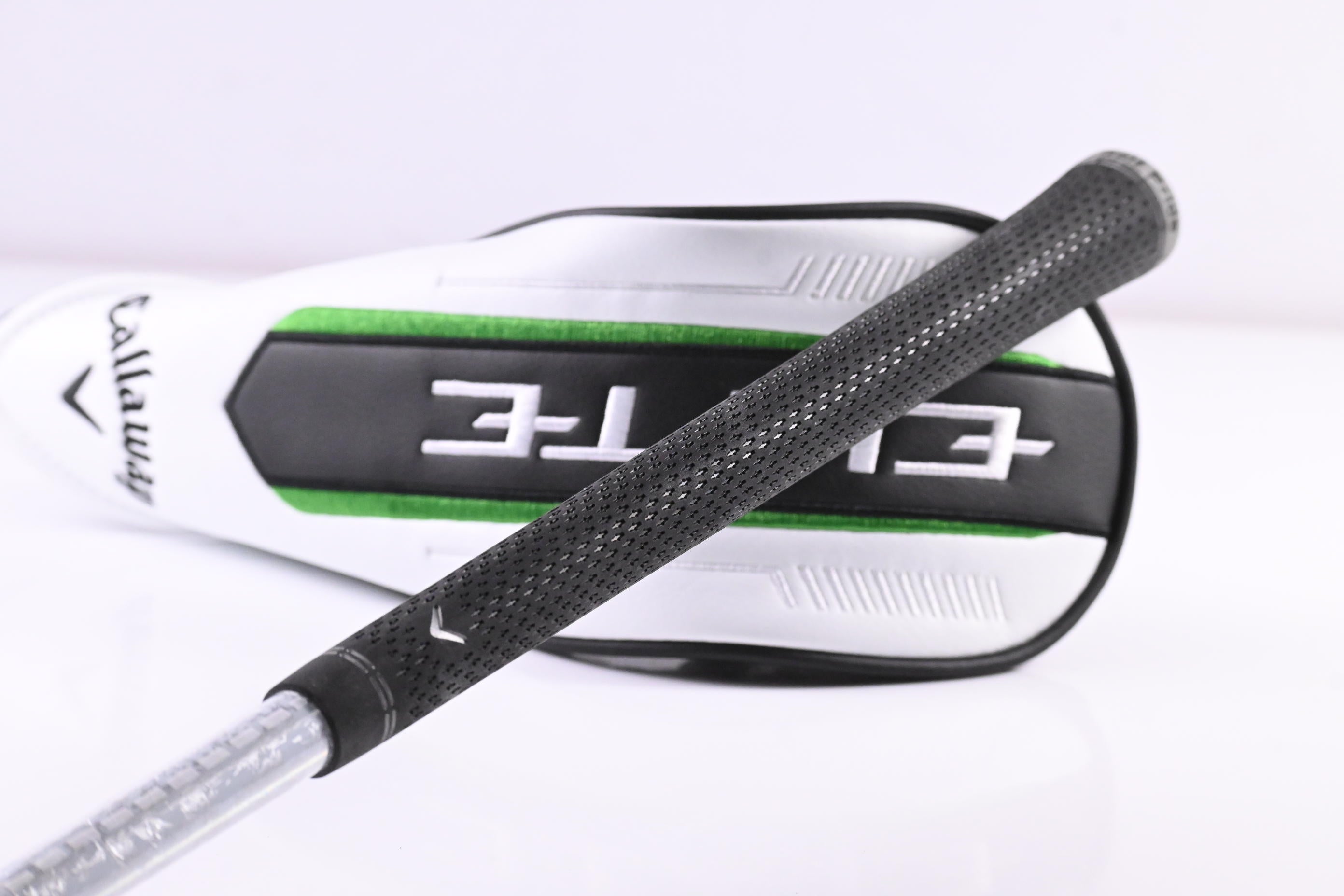 Callaway Elyte X #4 Hybrid / 21 Degree / Regular Flex Denali Charcoal 60 Shaft