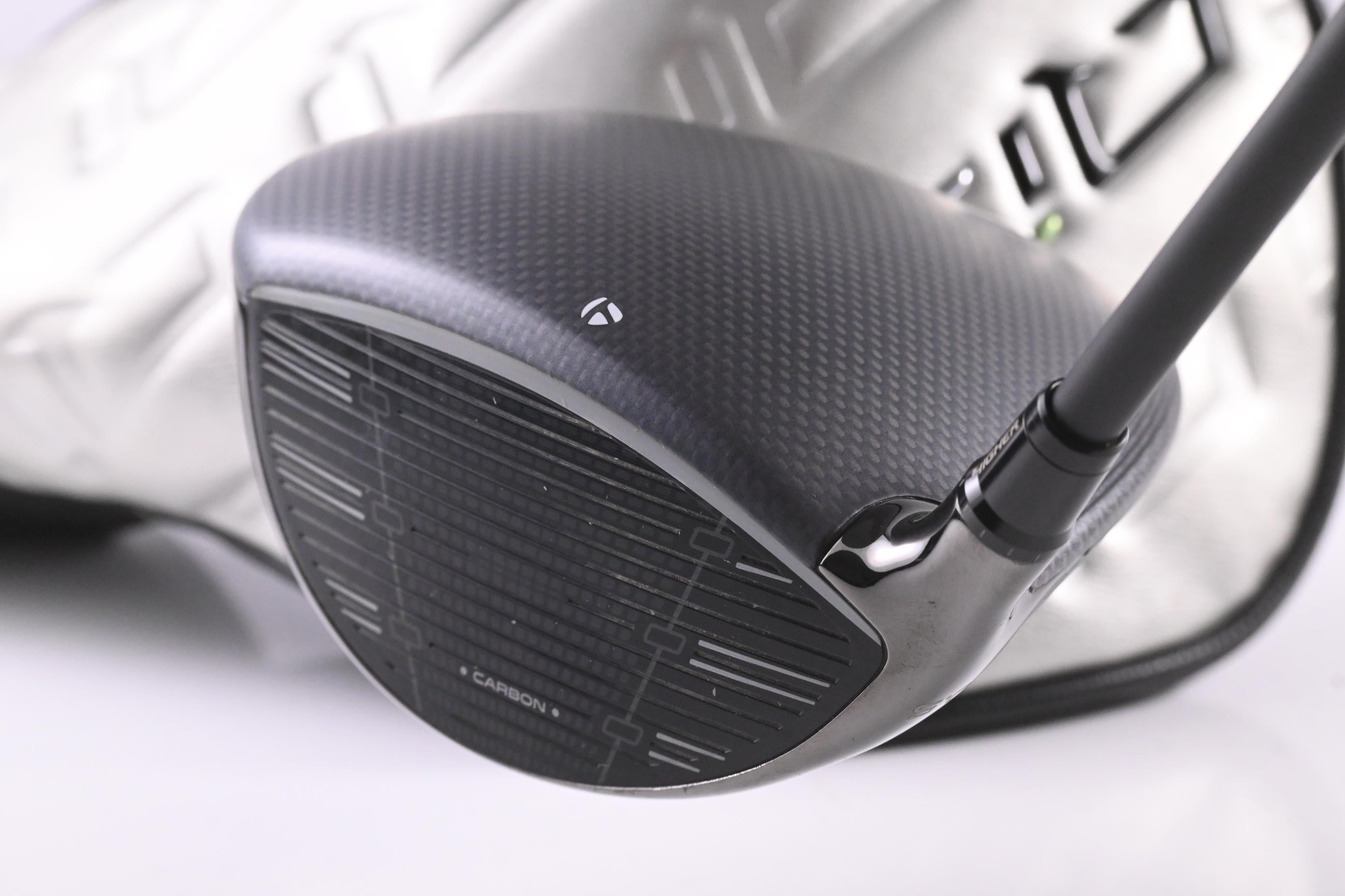 Taylormade Qi35 Driver / 10.5 Degree / X-Flex Kai`li Dark Waves White 60 Shaft