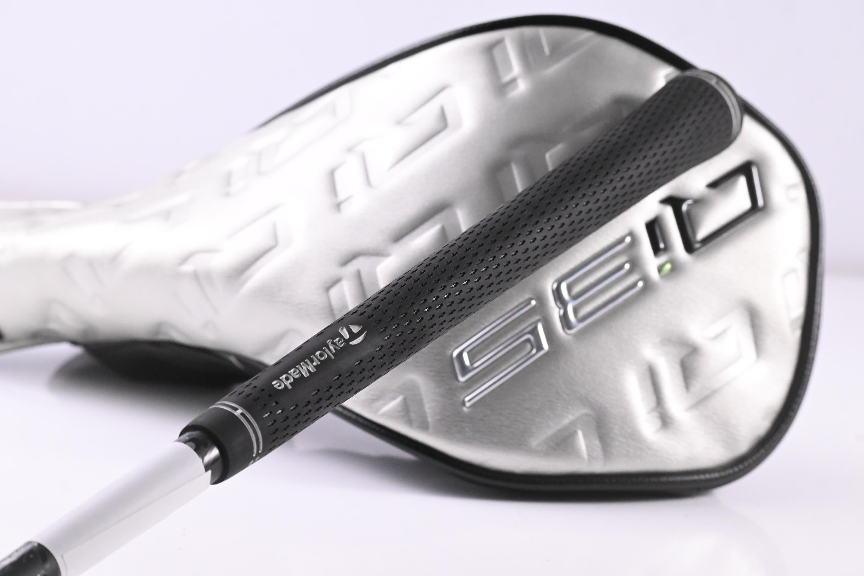 Taylormade Qi35 Driver / 10.5 Degree / X-Flex Kai`li Dark Waves White 60 Shaft